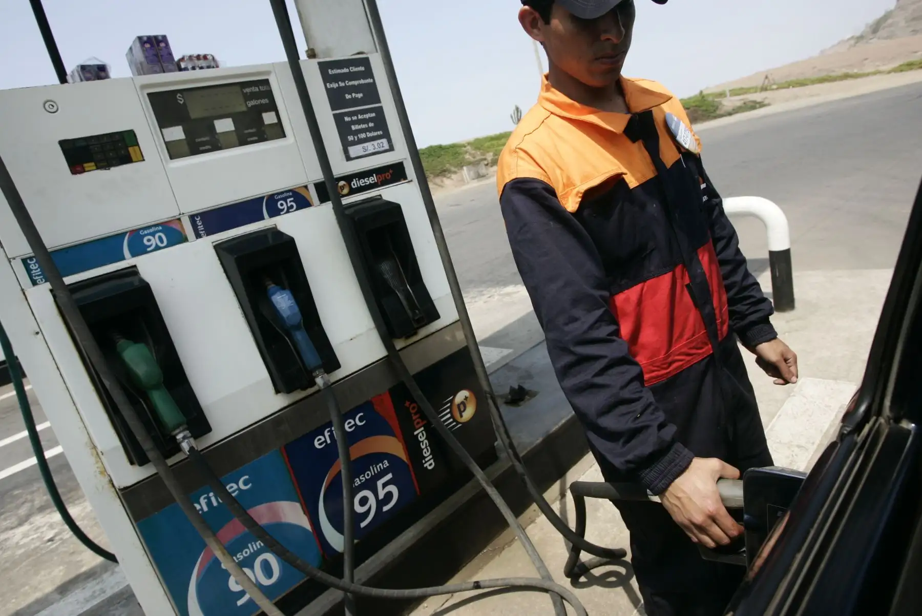El tercer combustible menos contaminante es el Gasohol 95/97/98 octanos (Índice 5.2), de acuerdo con el ranking elaborado por el Ministerio del Ambiente en coordinación con el Ministerio de Economía y Finanzas.