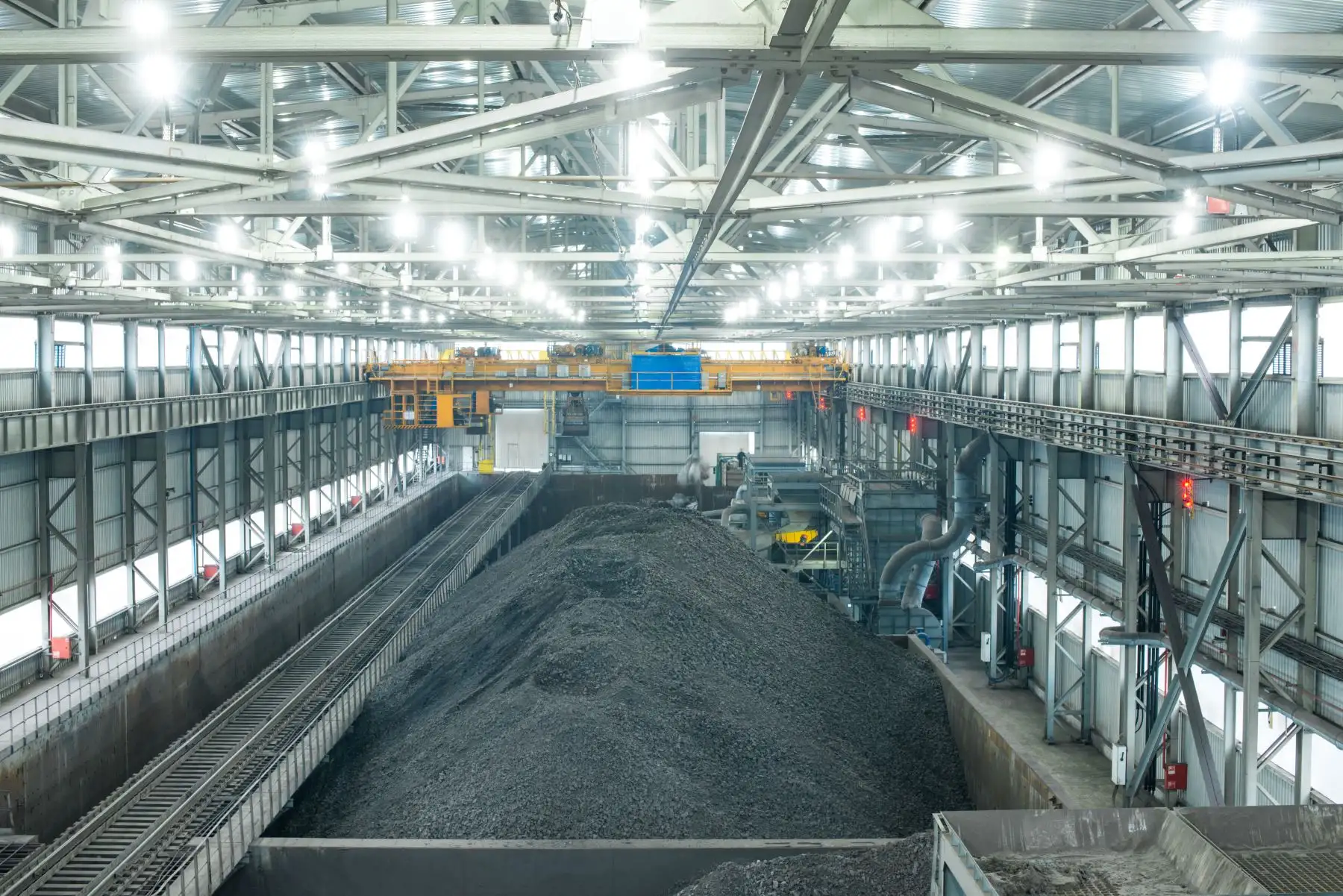 En cuarto lugar, como combustible menos contaminante está el carbón mineral antracítico (Índice 6.5), que tiene la propiedad de arrojar poco humo cuando es sometido a combustión.