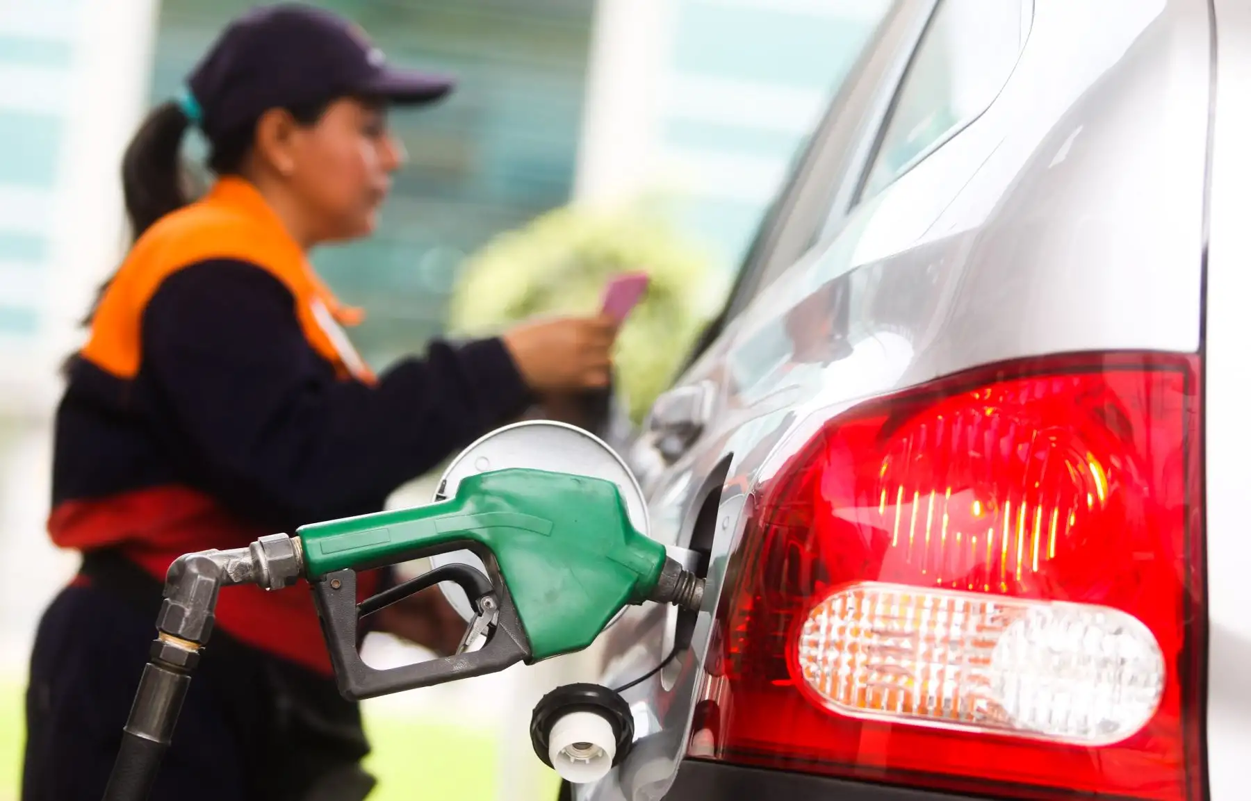 El sexto combustible menos contaminante es el Gasohol de 90 octanos (Índice 8.1).