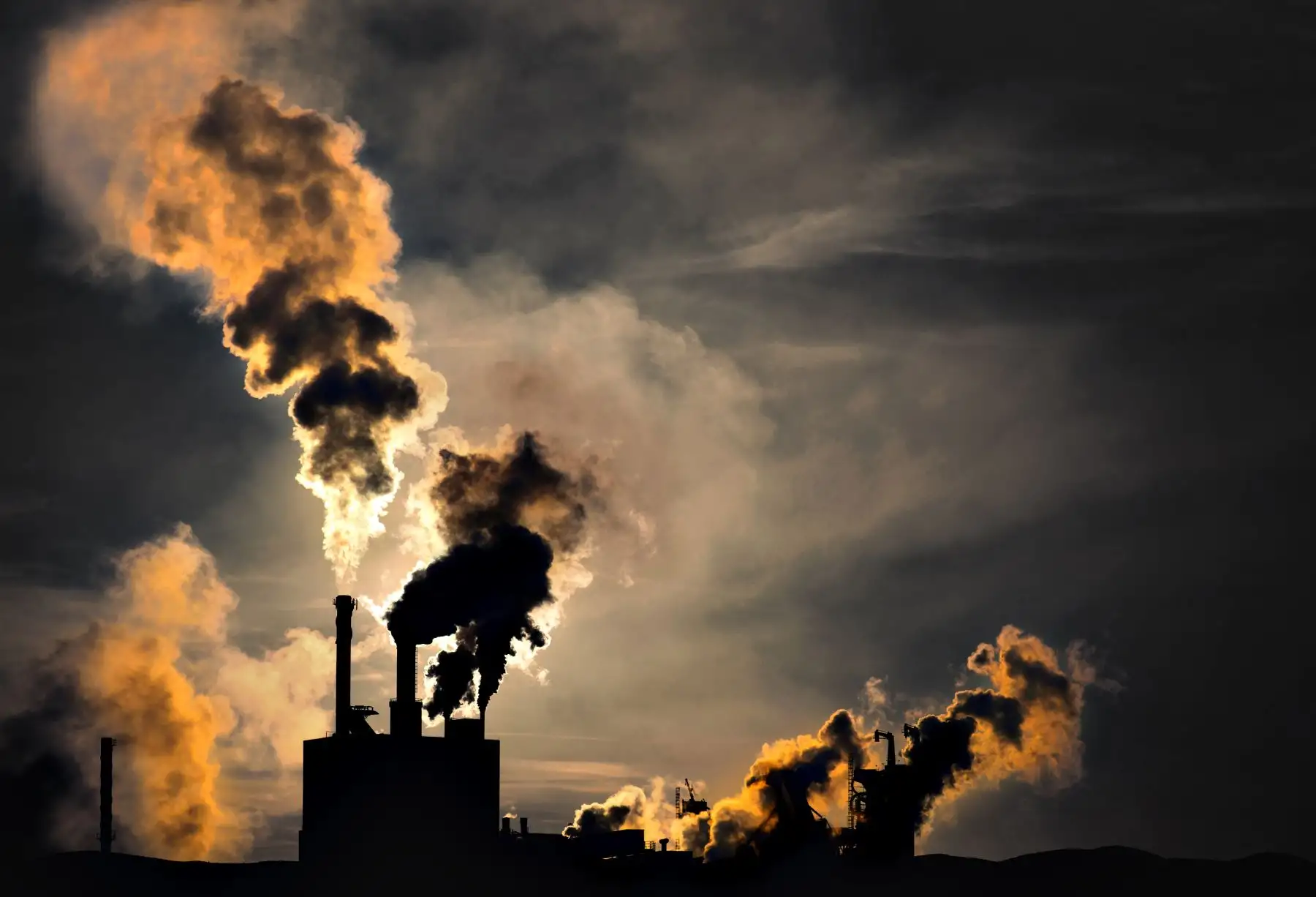 El combustible más contaminante en el Perú, y en consecuencia el más dañino para la salud, es el Petróleo Industrial N.° 500 (Índice 37.8).