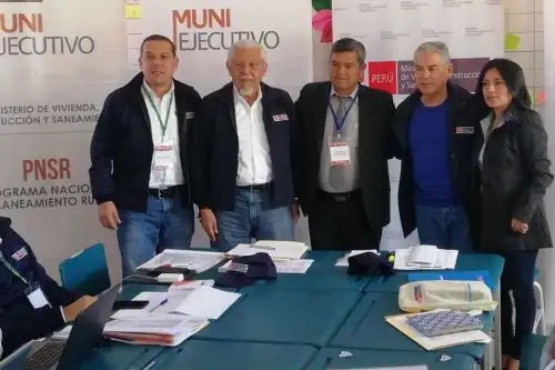 El Ministerio de Vivienda, Construcción y Saneamiento informó, en el marco del Muni Ejecutivo, que más de 70,000 cajamarquinos se beneficiarán de las obras de saneamiento rural y urbano que se vienen ejecutando en 13 provincias de la región, con una inversión total de 242 millones de soles.