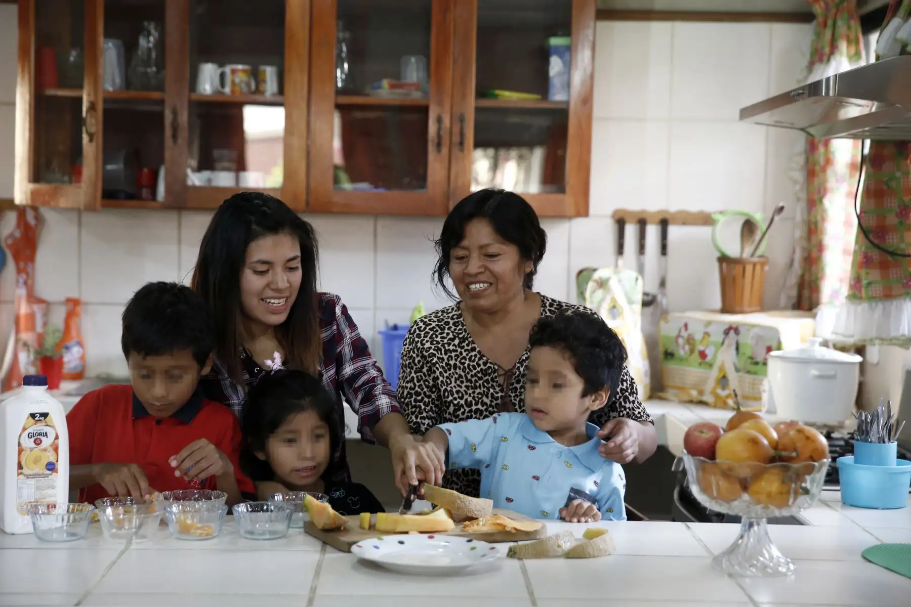 Nilda Rodríguez cumplirá 14 años como cuidadora SOS, es casada y tiene dos hijos biológicos de 28 y 30 años, ella ya es abuela pues tiene dos "nietos de corazón". Actualmente tiene cinco niños a su cargo. Foto: ANDINA/Melina Mejía.