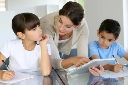El 84% de las madres en Perú utilizan redes sociales. Foto: ANDINA/Difusión.