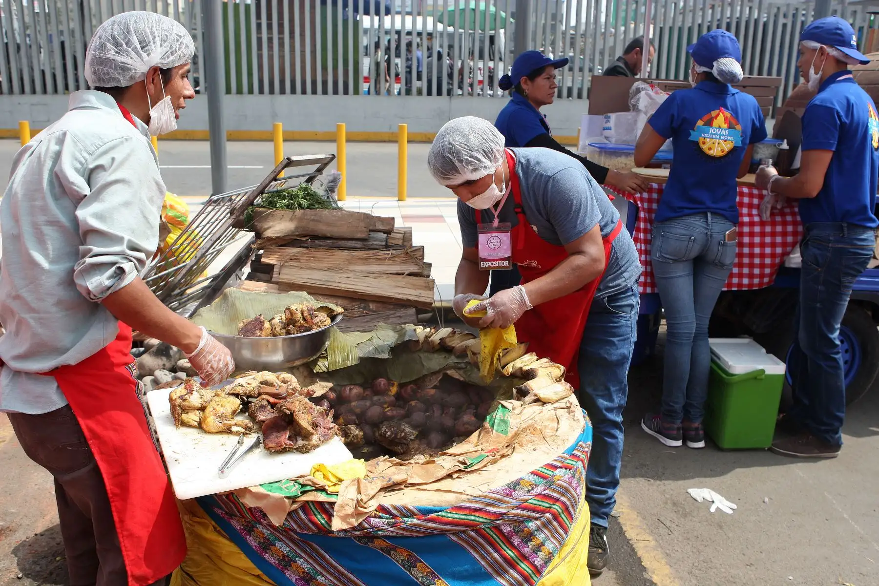Feria gastronómica en Megaplaza de Independencia "Los sabores de mamá",en homenaje al Día de la Madre. Foto: ANDINA/Héctor Vinces.