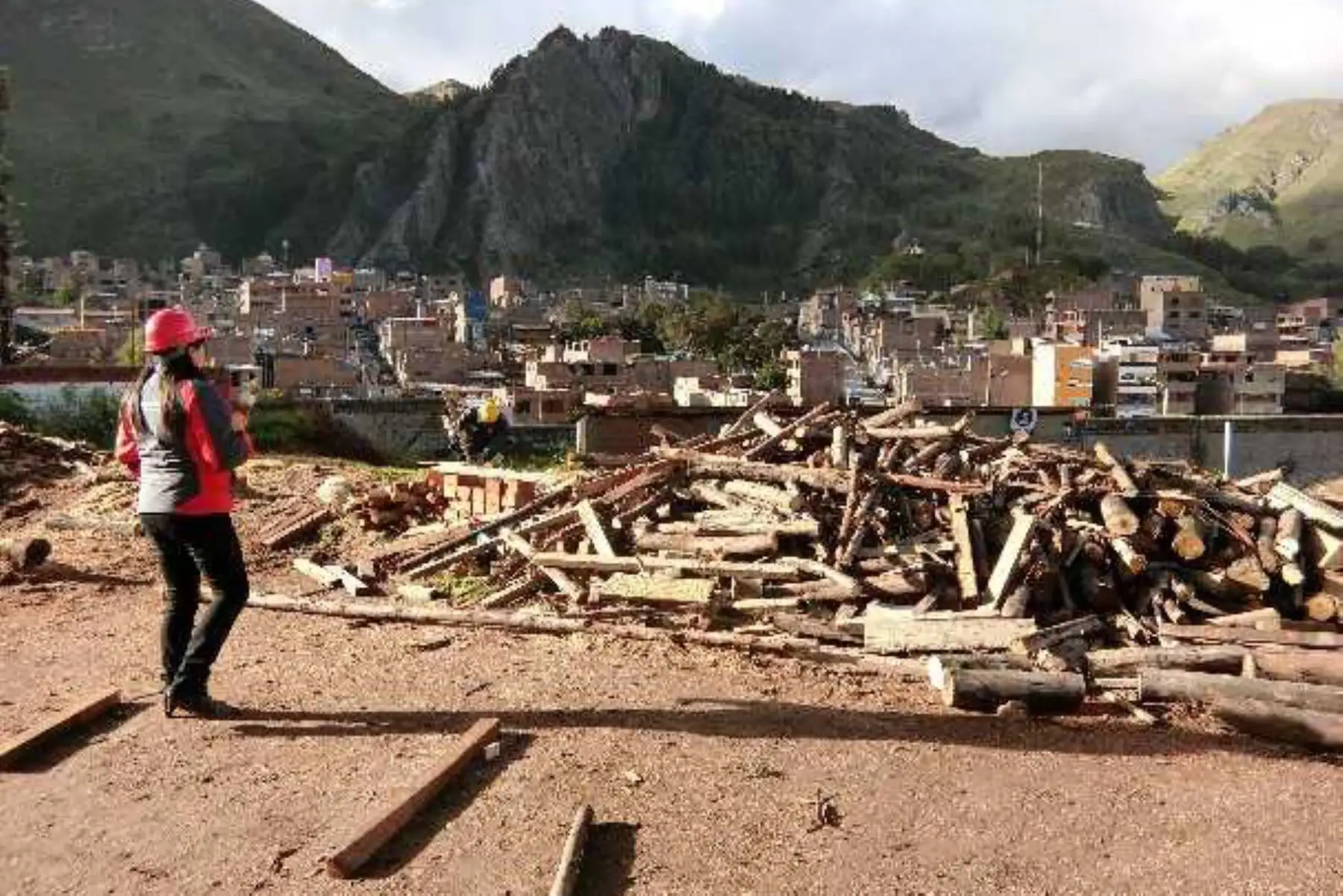 La Contraloría General de la República identificó 12 riesgos en la obra de mejoramiento y ampliación de los servicios deportivos del estadio IPD ubicado en el distrito y provincia de Huancavelica, cuya ejecución está a cargo del Gobierno Regional con una inversión de 14 millones 953,428.85 soles.