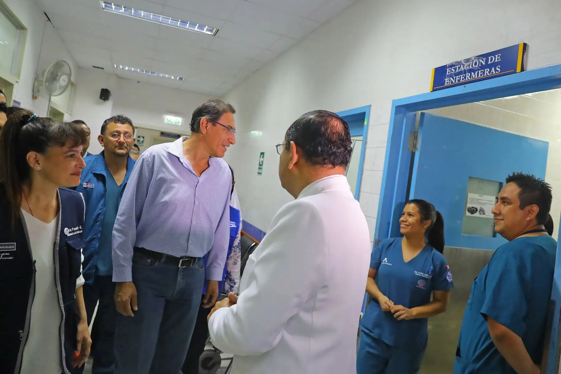 Presidente Martín Vizcarra visitó esta mañana a las madres de la Maternidad de Lima.