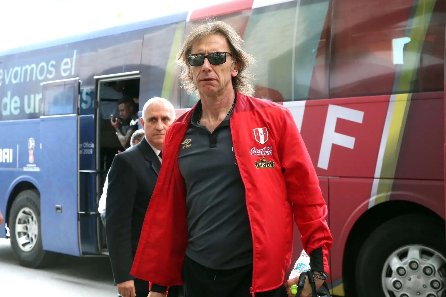 Ricardo Gareca, entrenador de la selección peruana de futbol, llega al Swiss Hotel. Foto: ANDINA/Dante Zegarra.