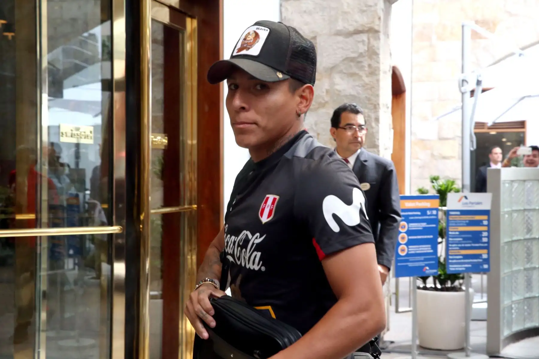 La selección peruana de fútbol llega al Swissotel. Foto: ANDINA/DanteZegarra.