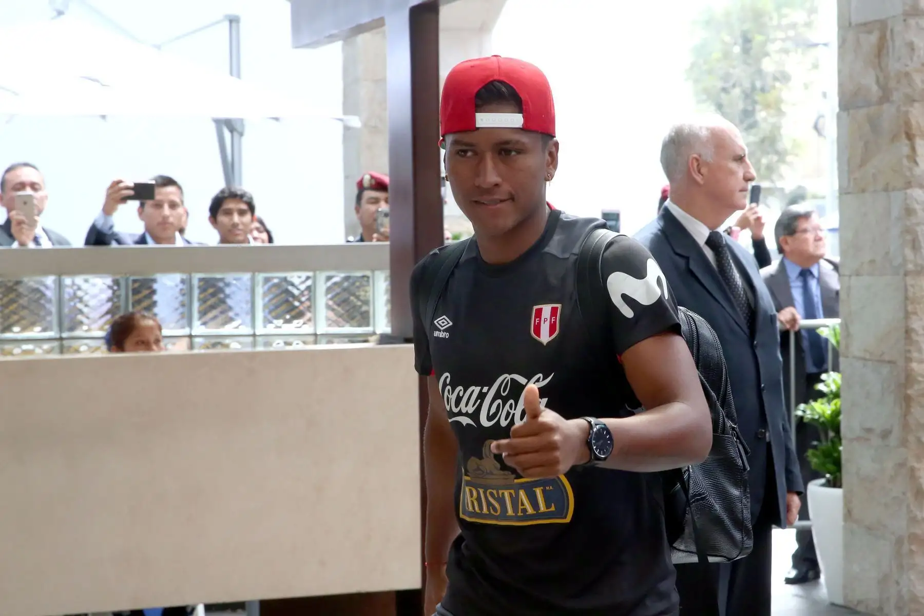 La selección peruana de fútbol llega al Swissotel. Foto: ANDINA/DanteZegarra.