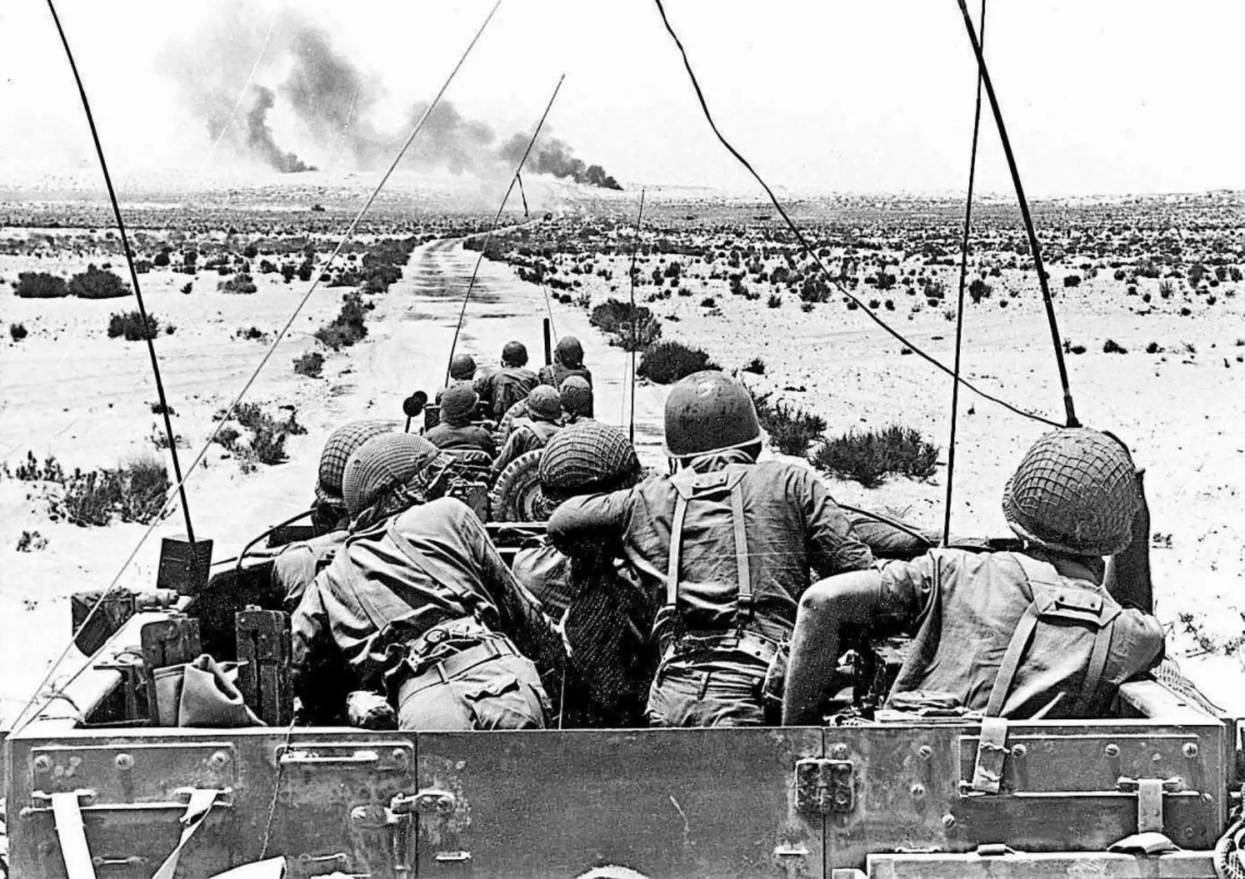 En 1967, las hostilidades saltaron de nuevo y la Guerra de los Seis Días con Egipto, Jordania y Siria volvió a cambiar el mapa de Oriente Medio. Con una fulminante victoria, Israel se hizo con parte del Sinaí egipcio y de los Altos del Golán sirios, además de Gaza, Cisjordania y la zona este de Jerusalén.