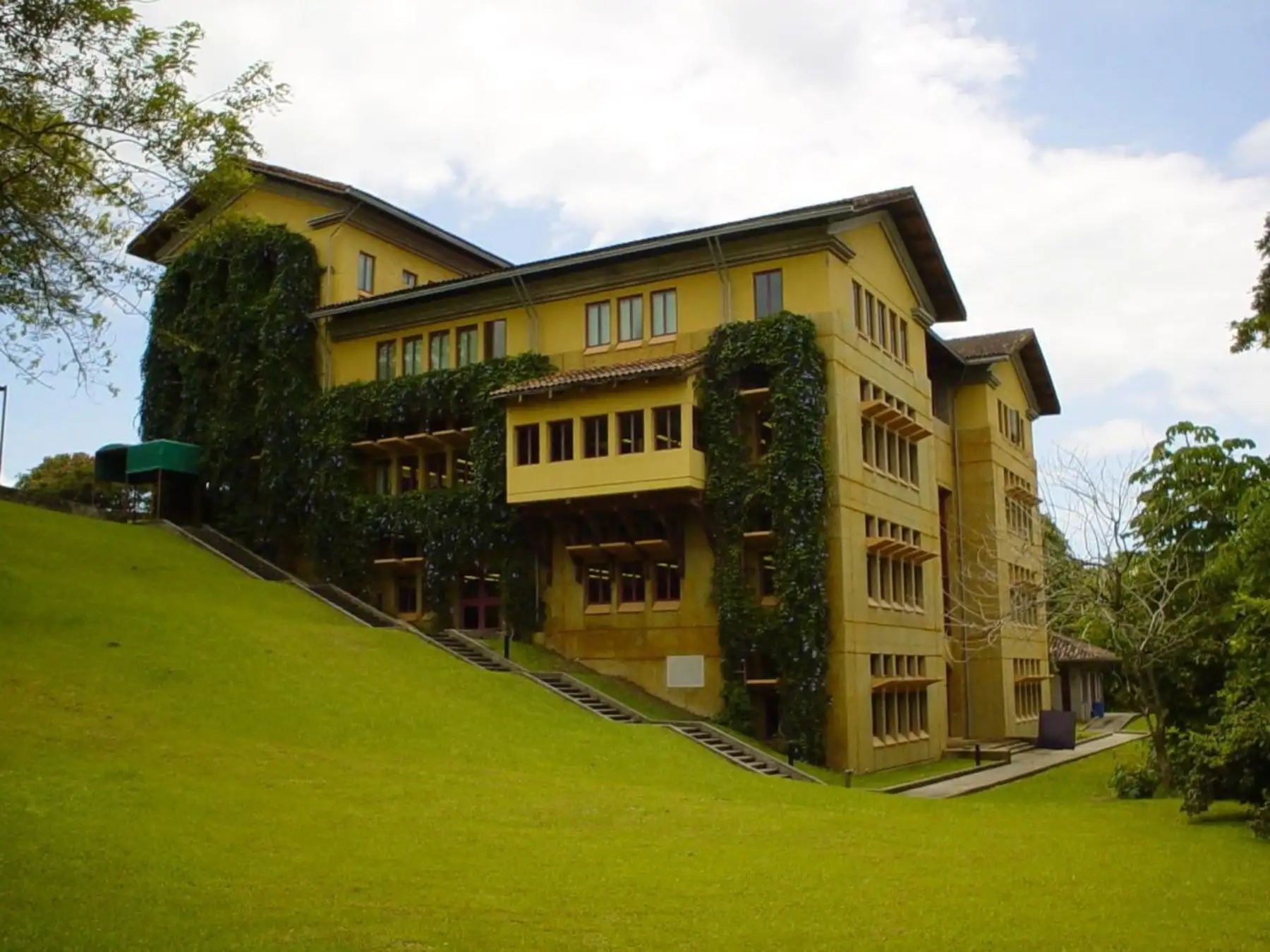 El segundo lugar es para el Incae Business School con sedes en Costa Rica y Nicaragua. Su puesto en el ranking mundial es el 35.