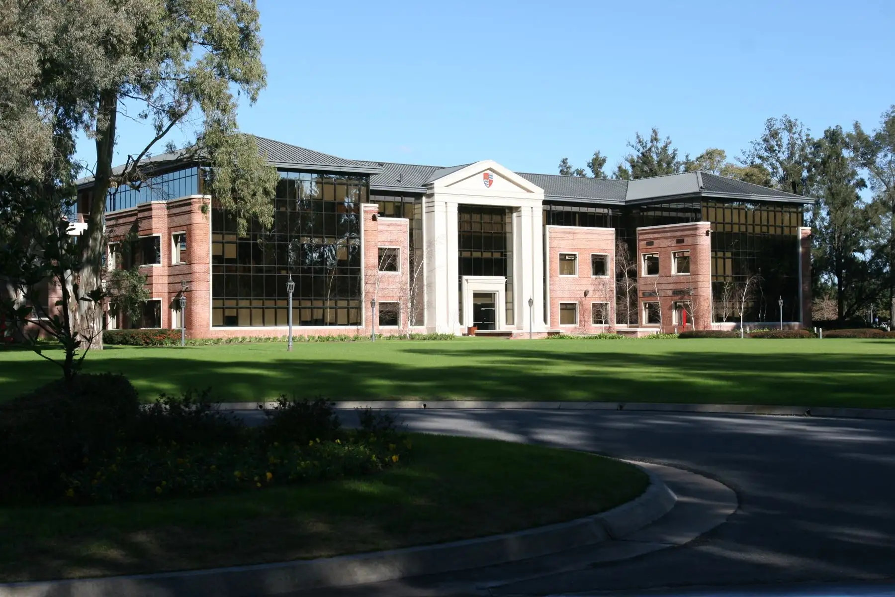 El sexto lugar es ocupado por IAE Business School en Argentina. Puesto 71 del ranking mundial.