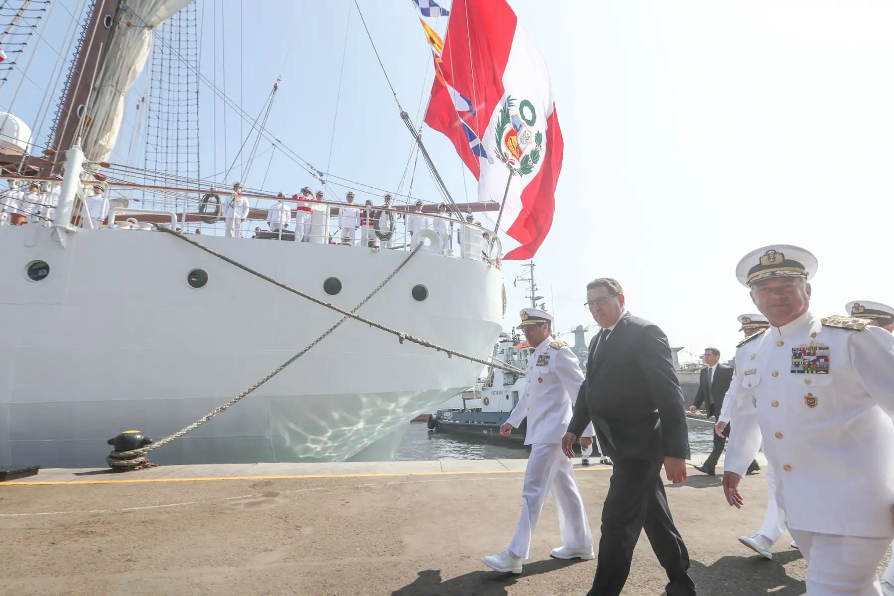 Ministro de Defensa, José Huerta, despidió al BAP Unión en su tercer viaje de instrucción al extranjero. Foto: ANDINA/Mindef.