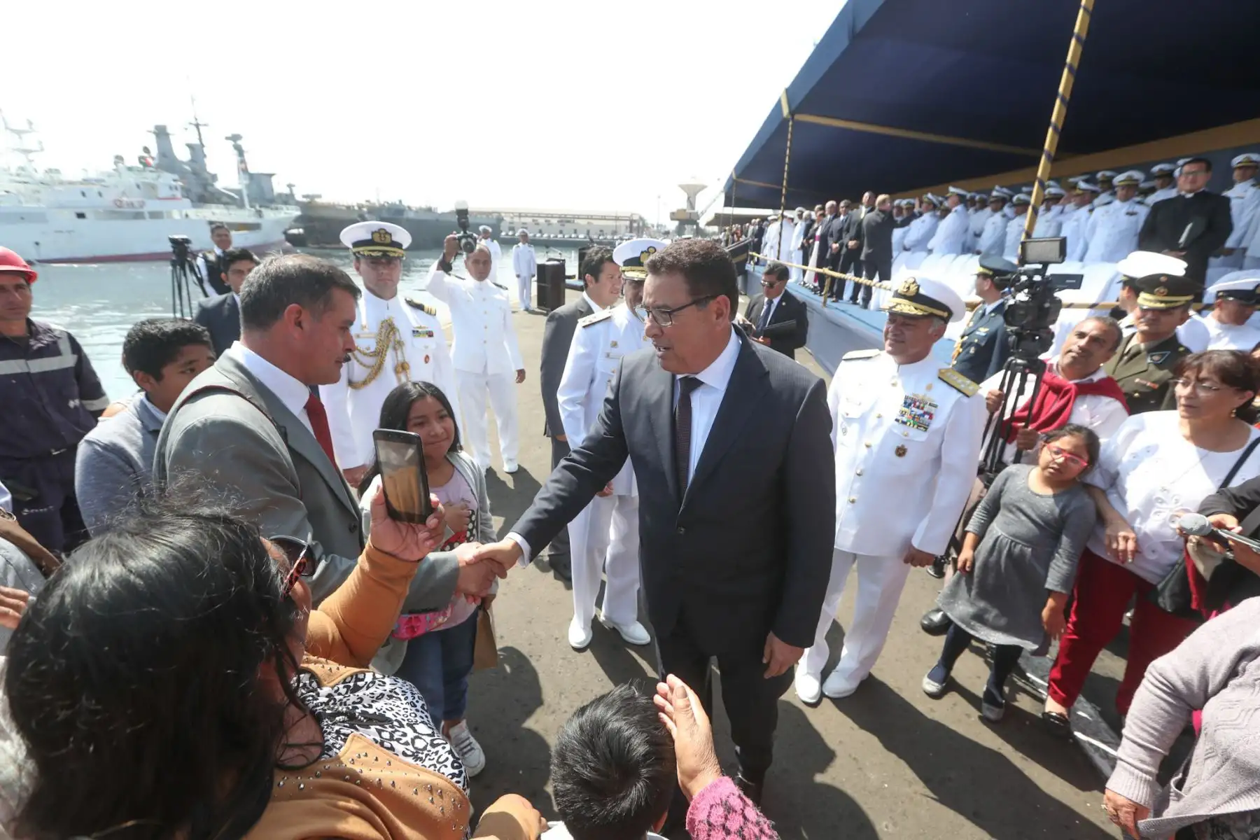 Ministro de Defensa, José Huerta, despidió al BAP Unión en su tercer viaje de instrucción al extranjero. Foto: ANDINA/Mindef.