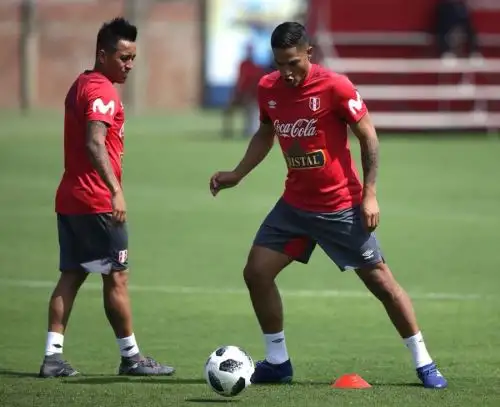 Christian Cueva entrenó con la selección peruana.