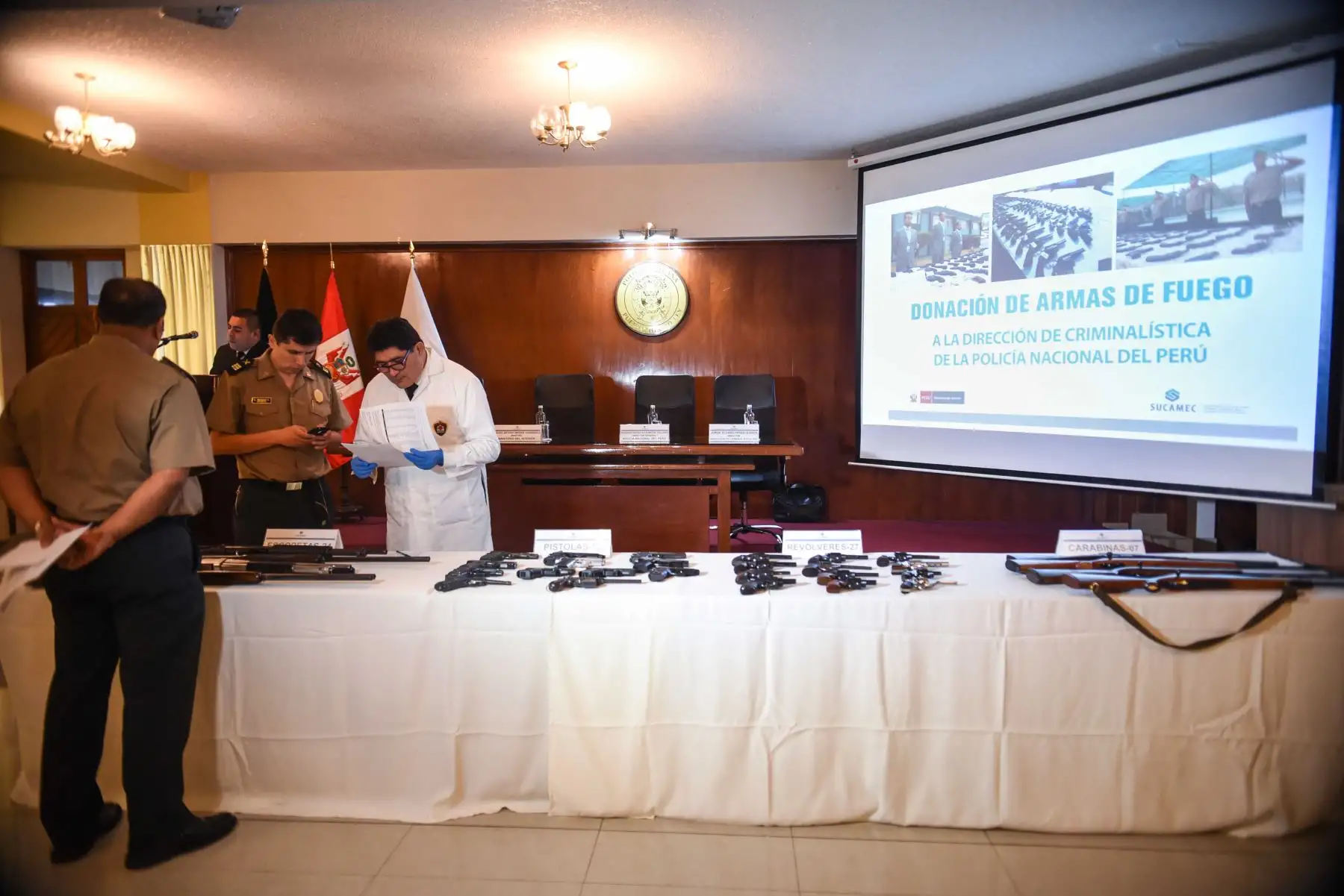 Sucamec dona 110 armas a la Dirección de Criminalística de la Policía Nacional del Perú. ANDINA/Mininter
