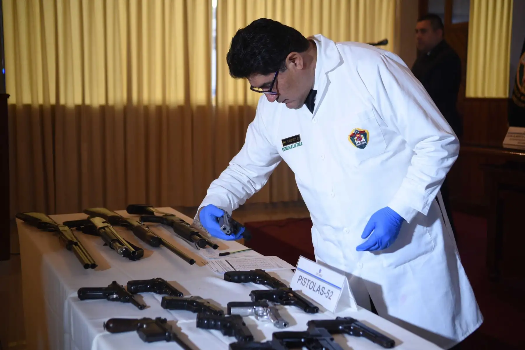 Sucamec dona 110 armas a la Dirección de Criminalística de la Policía Nacional del Perú. ANDINA/Mininter