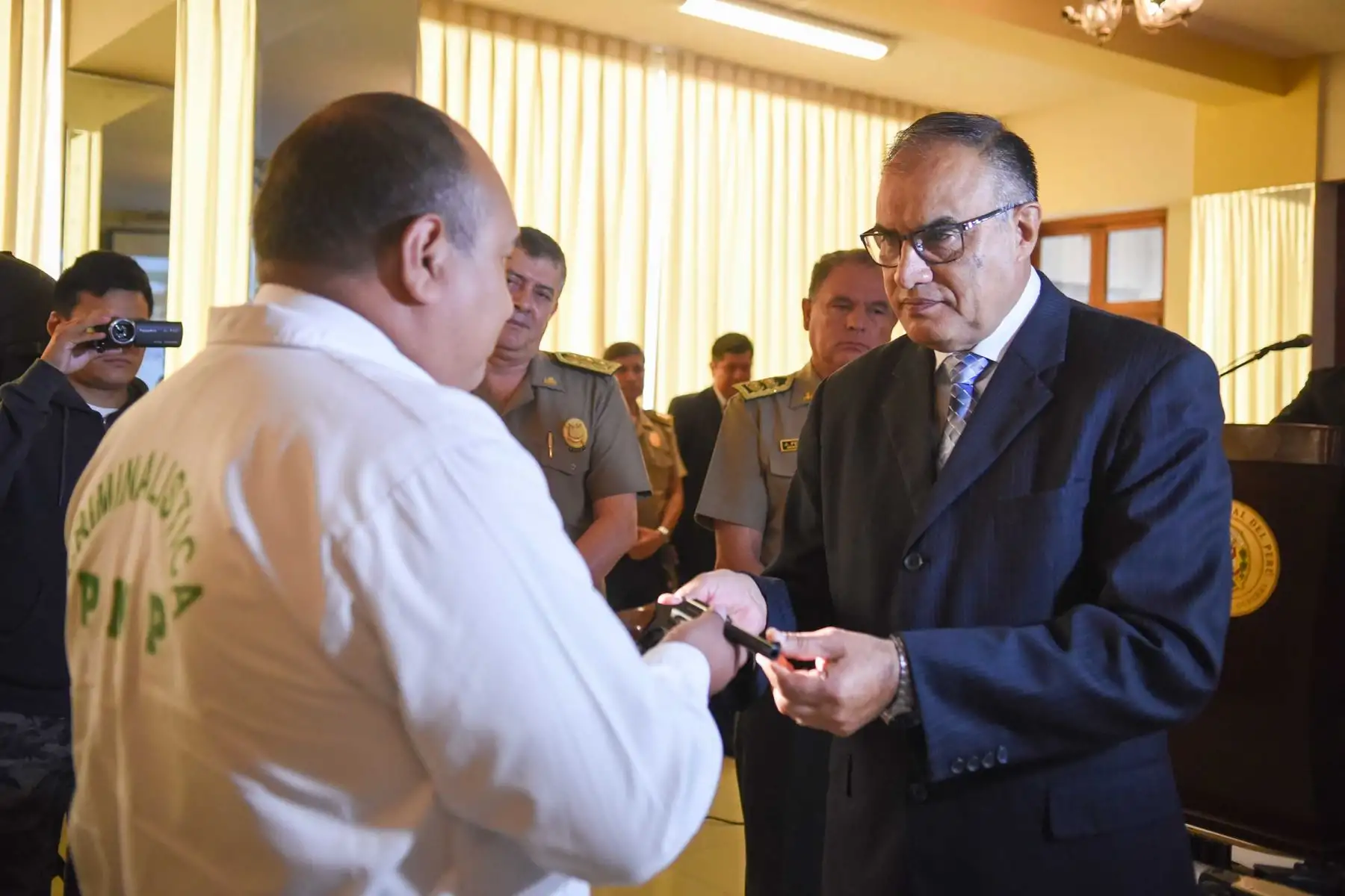 Sucamec dona 110 armas a la Dirección de Criminalística de la Policía Nacional del Perú. ANDINA/Mininter