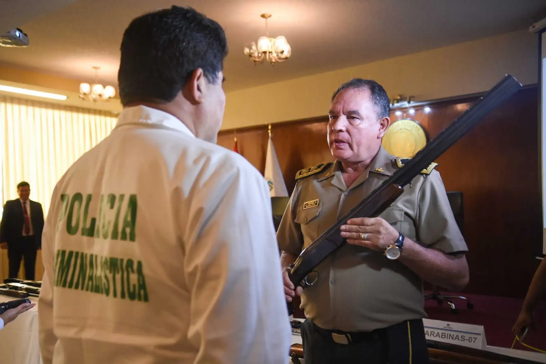 Sucamec dona 110 armas a la Dirección de Criminalística de la Policía Nacional del Perú. ANDINA/Mininter