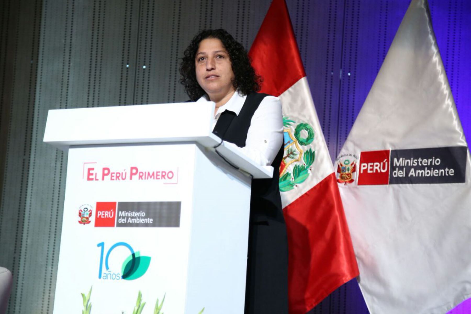 Uno de los retos fundamentales del Perú en la actualidad para lograr un crecimiento sostenible es que el componente ambiental esté presente en cada decisión de política pública y en el ámbito privado, sea en la industria y/o del pequeño productor, sostuvo hoy la ministra del Ambiente, Fabiola Muñoz