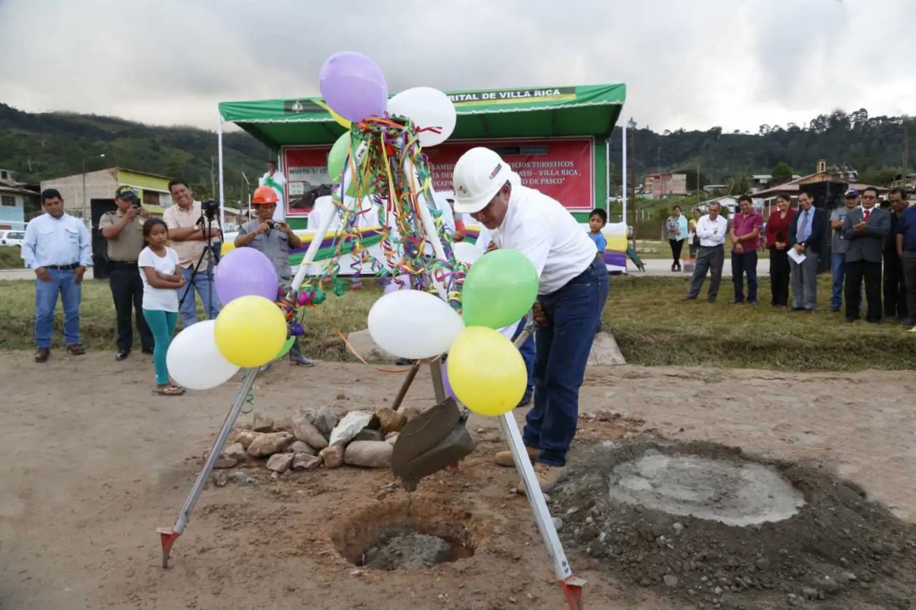 Con la finalidad de consolidar la actividad turística en la localidad de Villa Rica, el Ministerio de Comercio Exterior y Turismo (Mincetur), a través de Plan Copesco Nacional, inició la construcción de la obra: “Mejoramiento de los servicios turísticos públicos de la ruta del café, Chanchamayo-Villa Rica, sector Villa Rica, provincia de Oxapampa, región Pasco-Componente Vías”