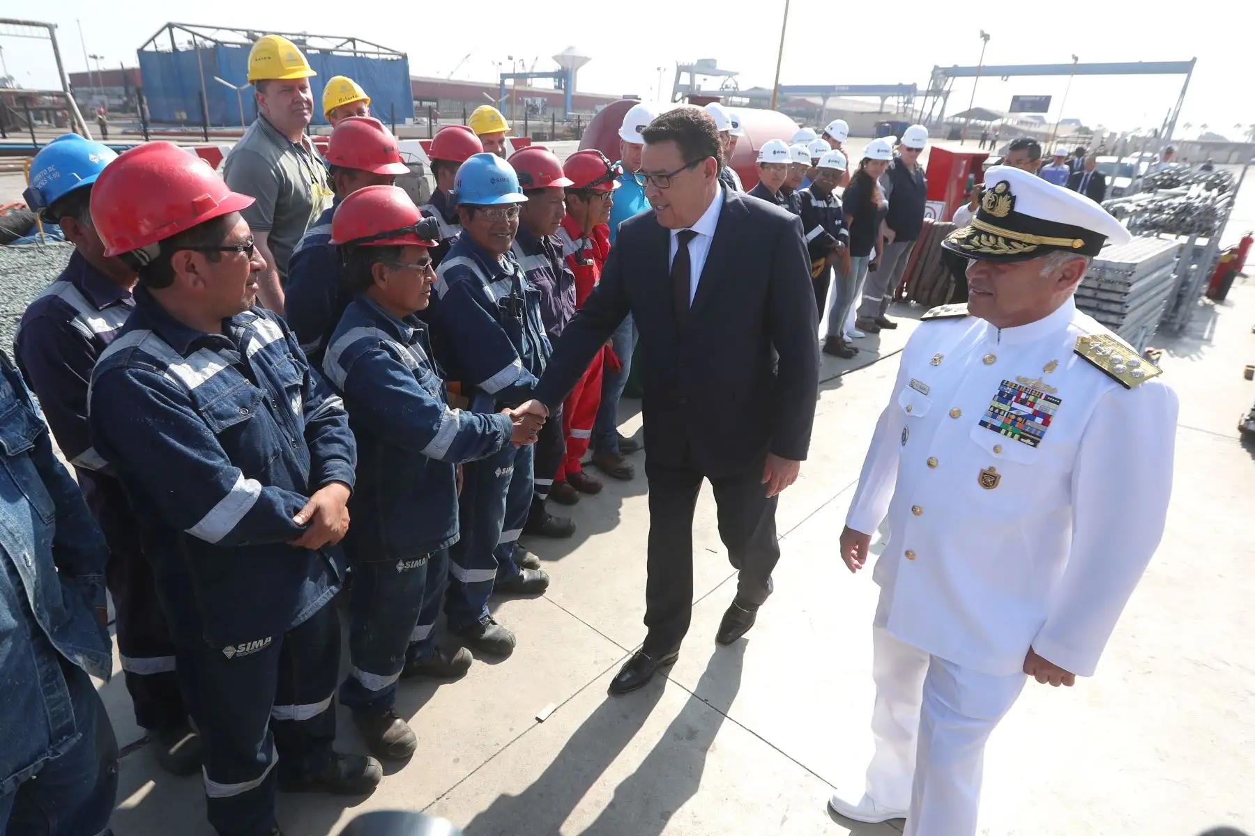 “Es la primera vez que se realiza una labor de esta naturaleza, y por la importancia y trascendencia que tiene debo de felicitarlos". destacó el titular de Defensa.