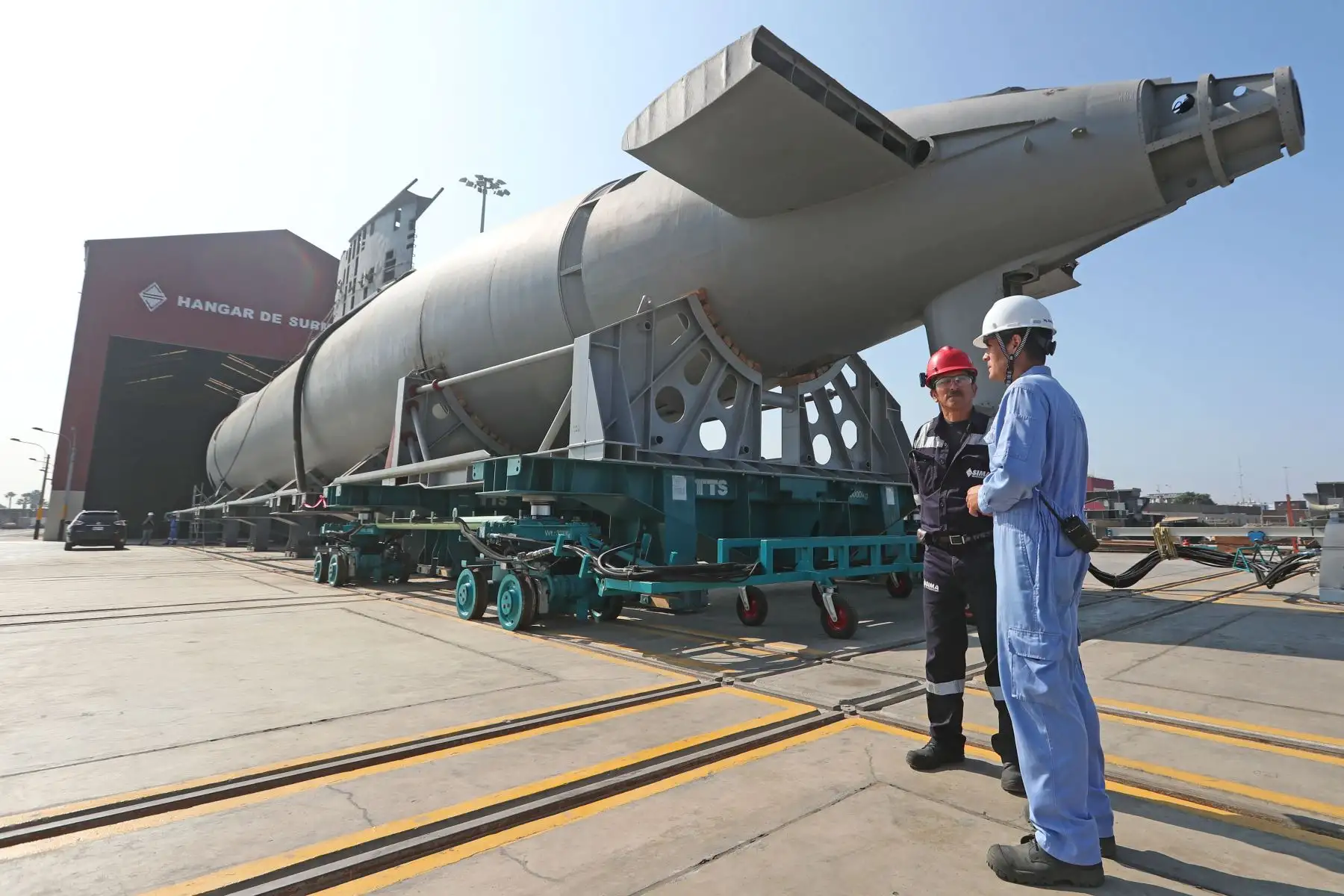 Servicios Industriales de la Marina (Sima Perú) efectuaron, por primera vez en su historia, el corte de casco resistente en el primero de cuatro submarinos de la Marina de Guerra del Perú que serán potenciados y modernizados. Foto: Mindef.
