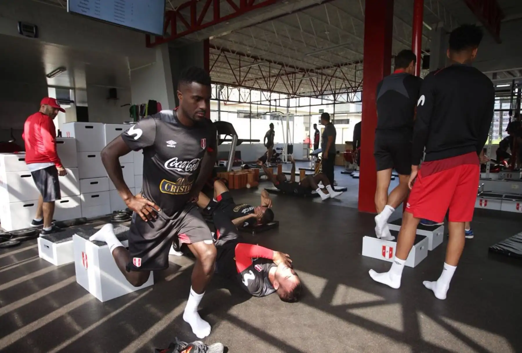 El equipo empieza los trabajos en el gimnasio del complejo deportivo de la FPF. Twitter: FPF.