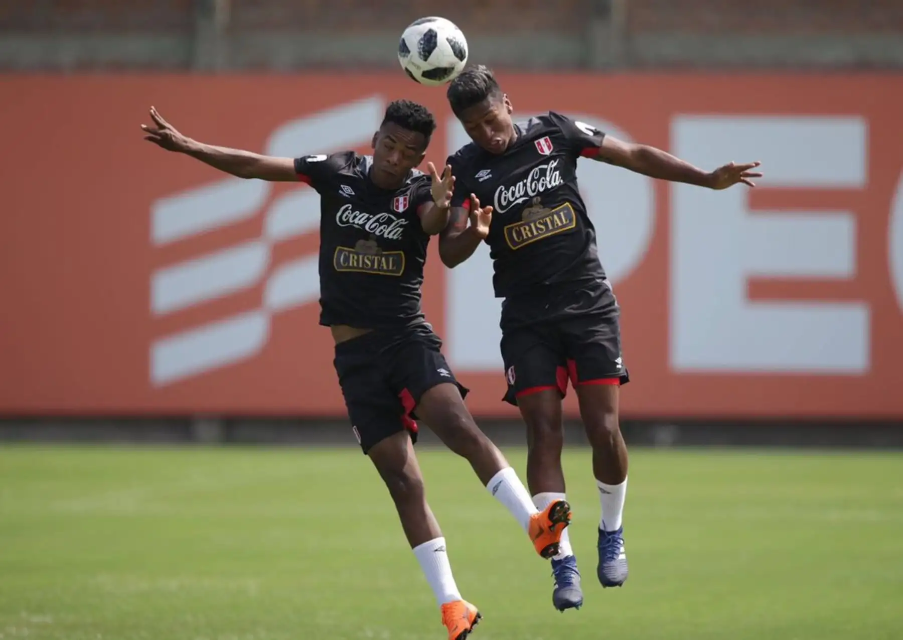 El equipo trabaja fuerte bajo las indicaciones del comando técnico. Twiter:FPF