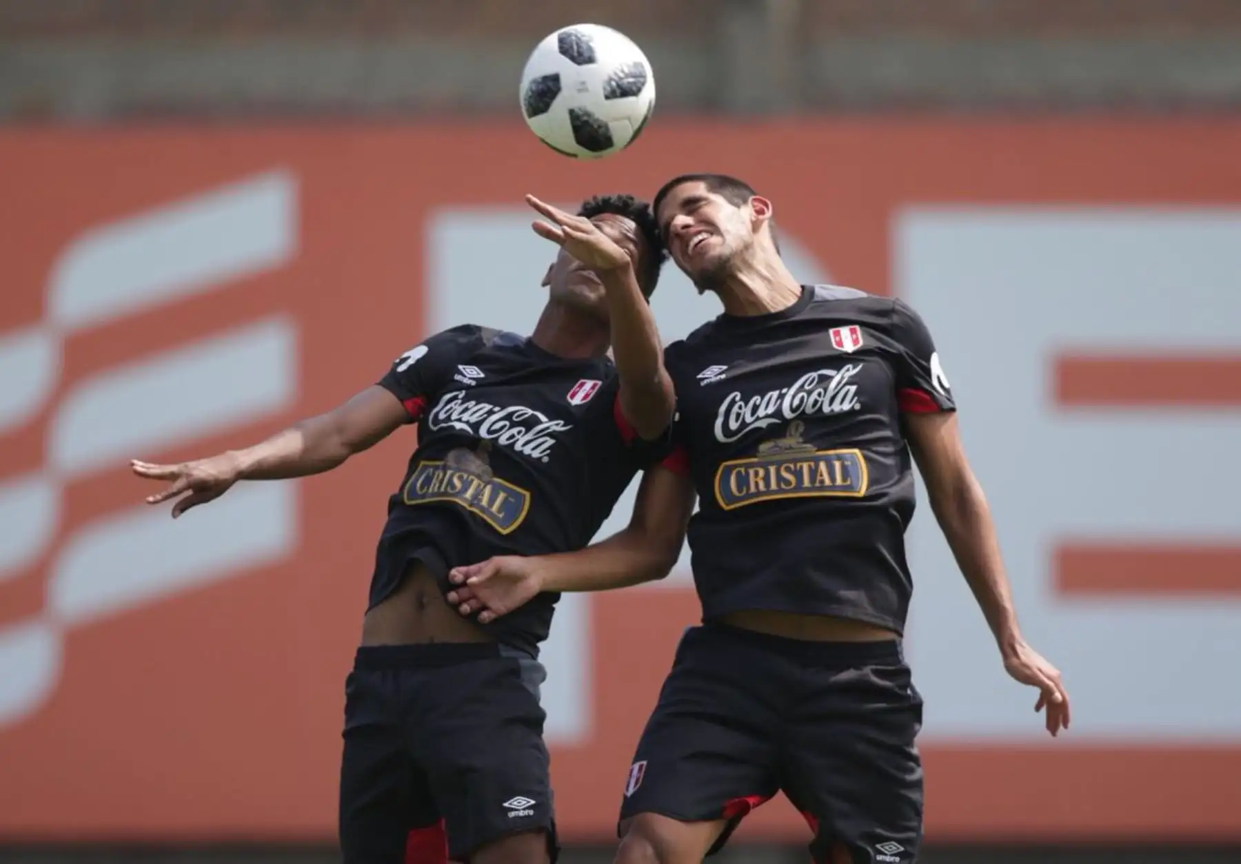El equipo trabaja fuerte bajo las indicaciones del comando técnico. Twiter: FPF.