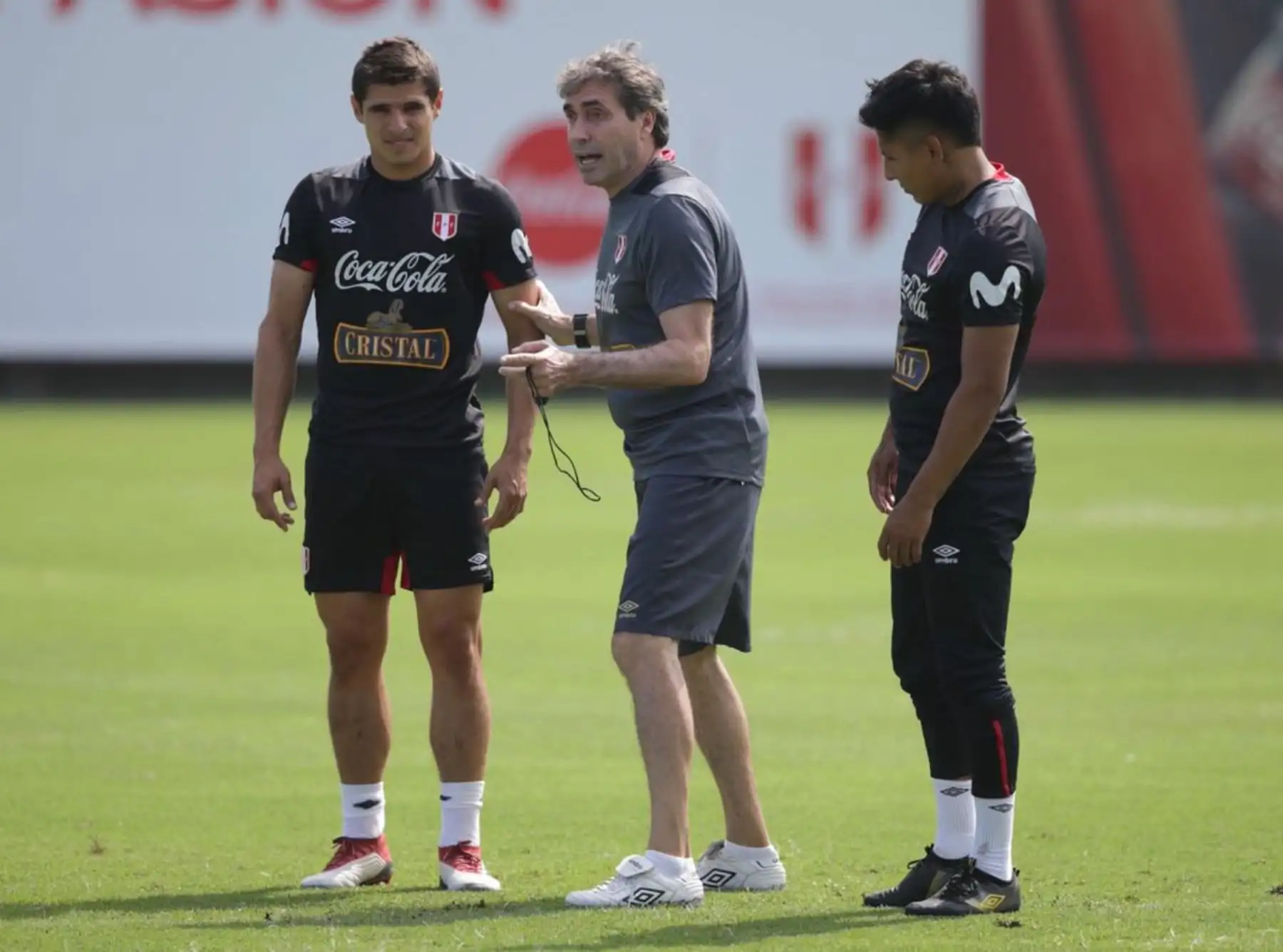 El equipo trabaja fuerte bajo las indicaciones del comando técnico. Twiter: FPF.