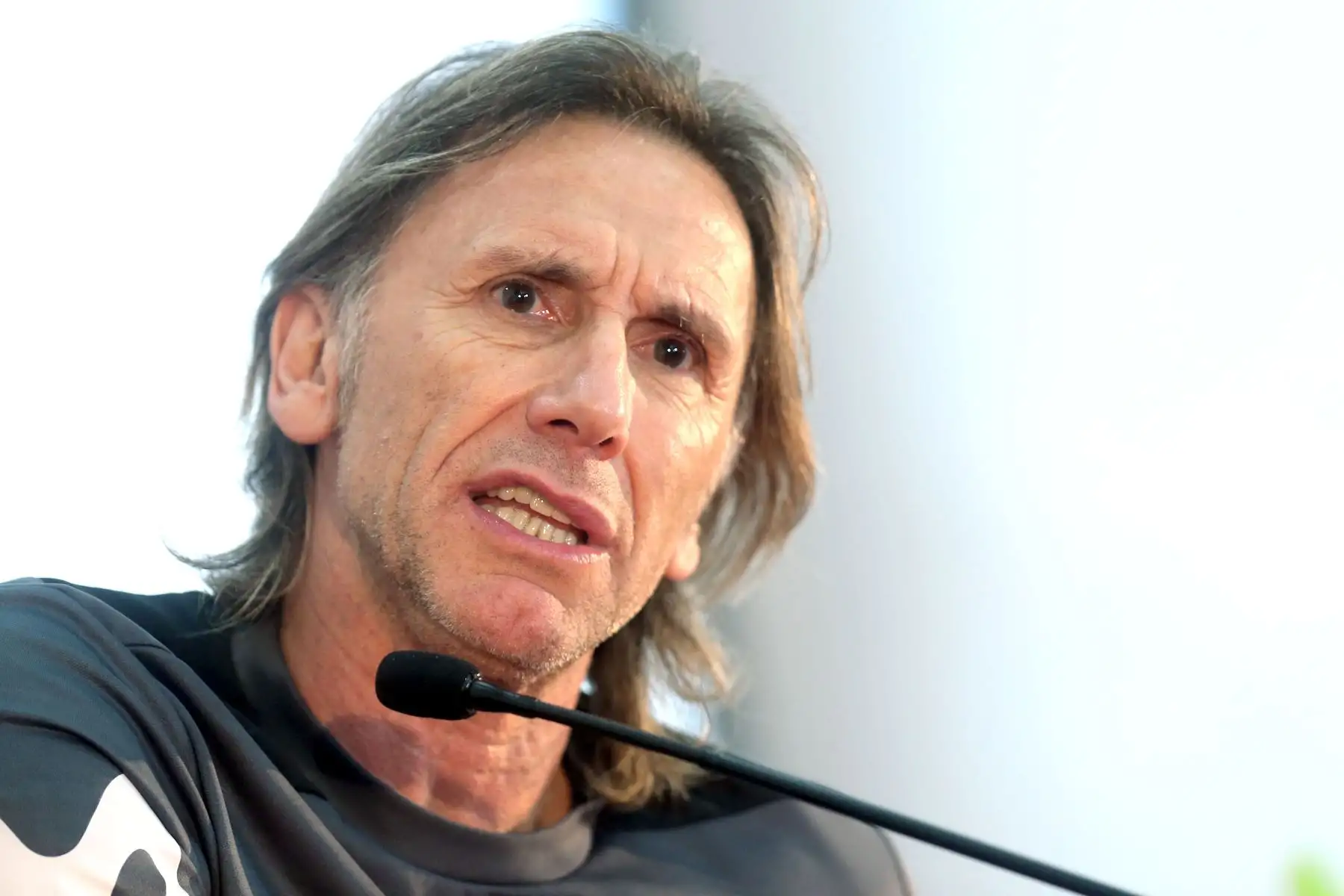 Ricardo Gareca, entrenador de la selección peruana de fútbol  expresó su solidaridad con el delantero Paolo Guerrero y agregó que la sanción en su contra, que lo margina del Mundial de Rusia 2018, es totalmente injusta y carente de sentido. Foto: ANDINA/Dante Zegarra