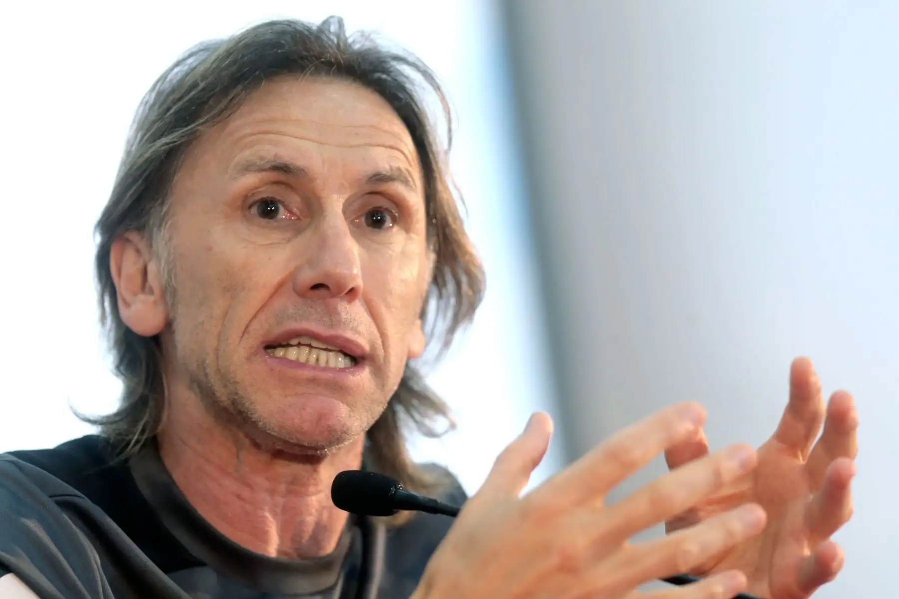 Ricardo Gareca, entrenador de la selección peruana de fútbol  expresó su solidaridad con el delantero Paolo Guerrero y agregó que la sanción en su contra, que lo margina del Mundial de Rusia 2018, es totalmente injusta y carente de sentido. Foto: ANDINA/Dante Zegarra