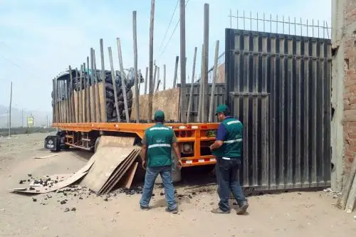 Decomisan 239 sacos de carbón de algarrobo por presentar documentos falsos. ANDINA/Difusión