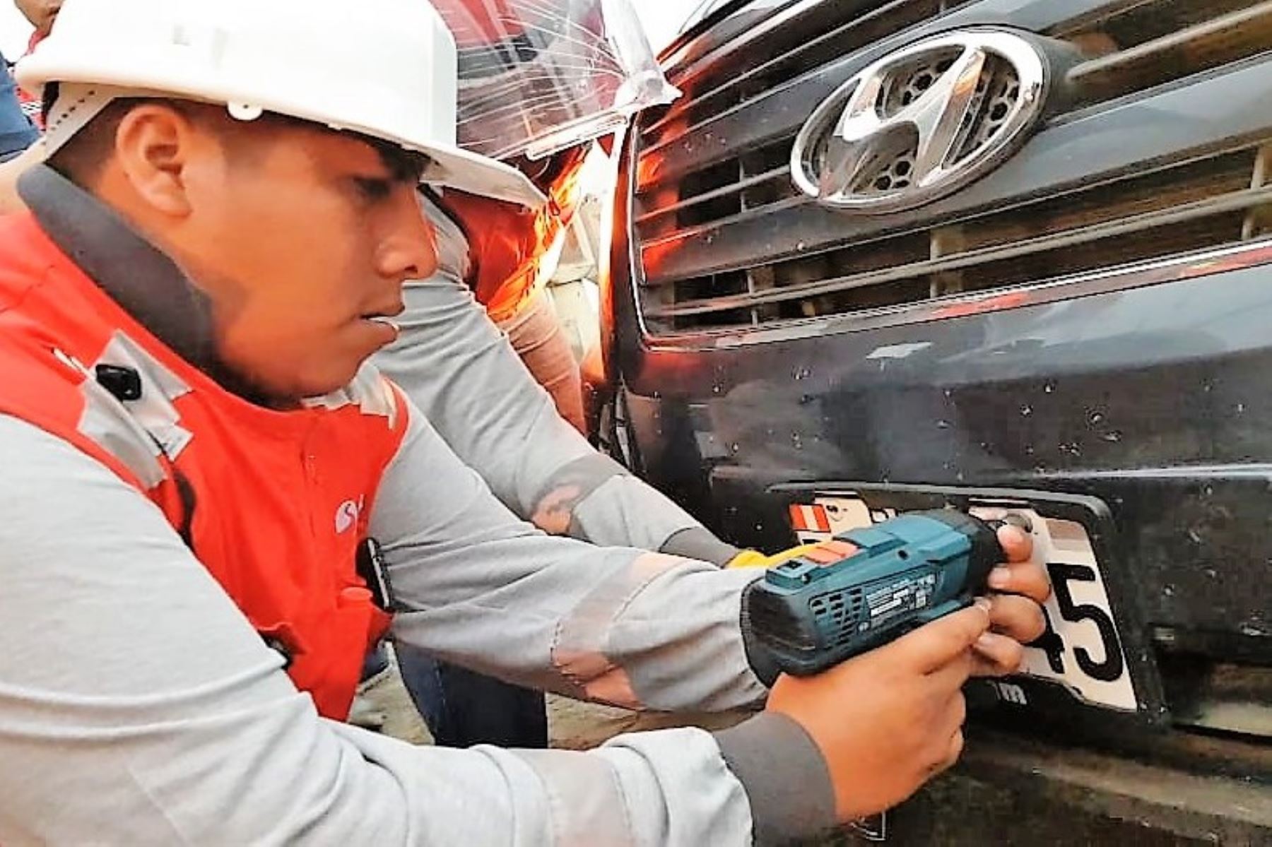Sutran inicia operativos para retirar placas a vehículos informales. Foto: ANDINA/Difusión.