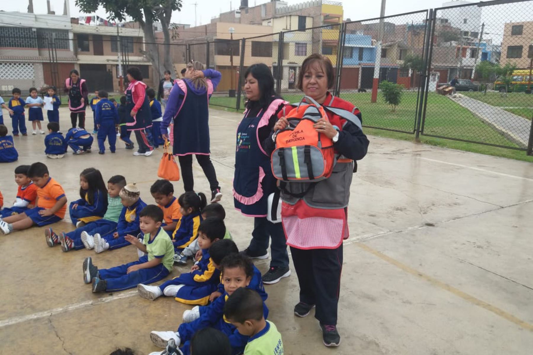 Especialistas del Ministerio de Educación supervisaron colegios de Mala, en Cañete, para verificar daños por sismo de magnitud 5.5. ANDINA/Difusión