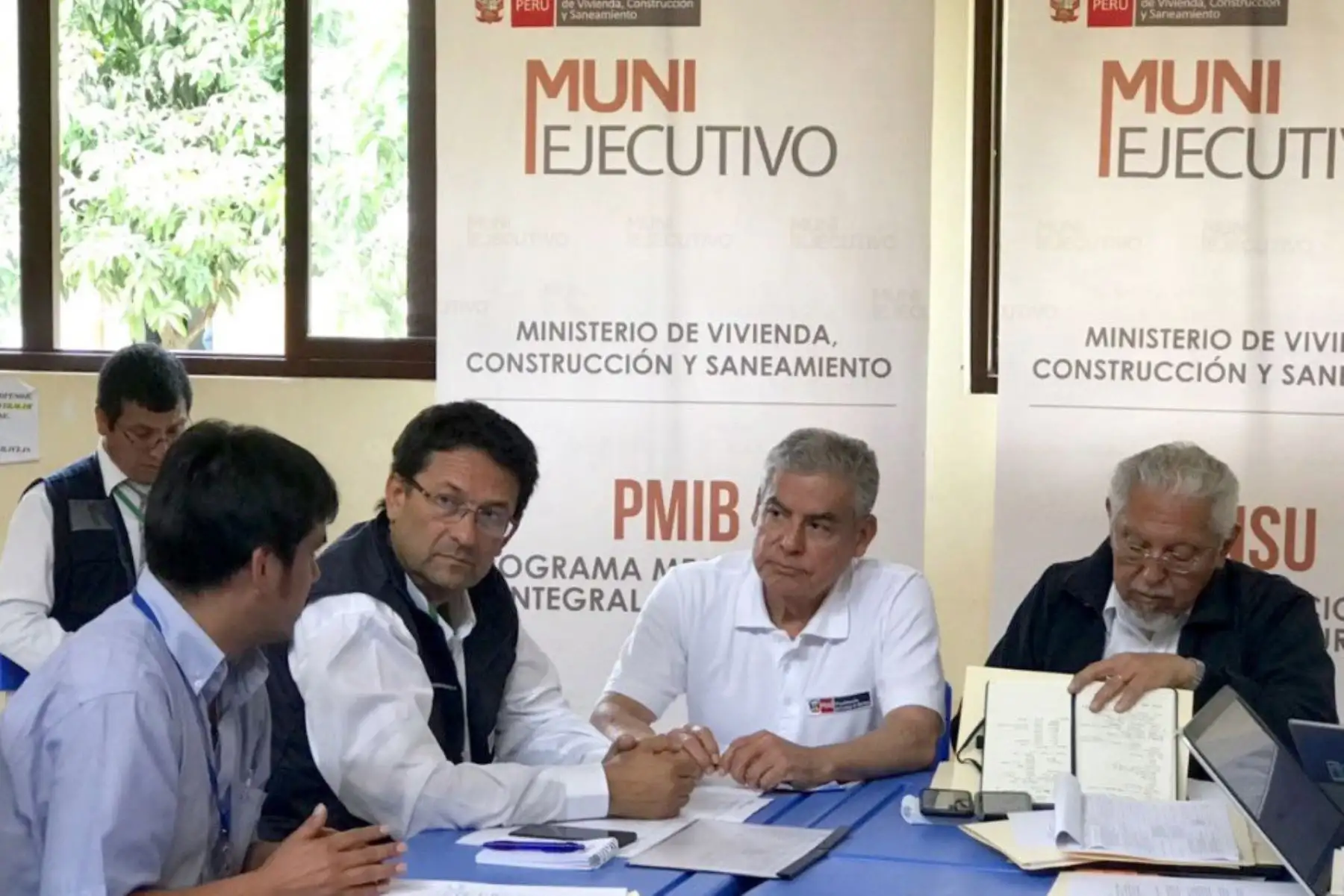 El presidente del Consejo de Ministros, César Villanueva, y siete ministros de Estado se reúnen con once alcaldes provinciales de Huánuco, en el marco del Muni Ejecutivo con el propósito de identificar y priorizar un conjunto de proyectos de inversión en diversos sectores para beneficio de la población de esa región.