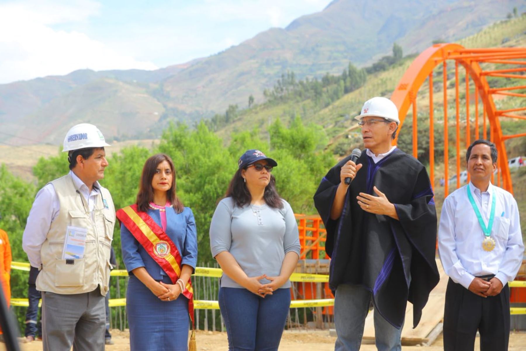 Presidente de la República, Martín Vizcarra, inspecciona construcción del puente Santa María del Valle y el mejoramiento vial en Huánuco. ANDINA/Prensa Presidencia