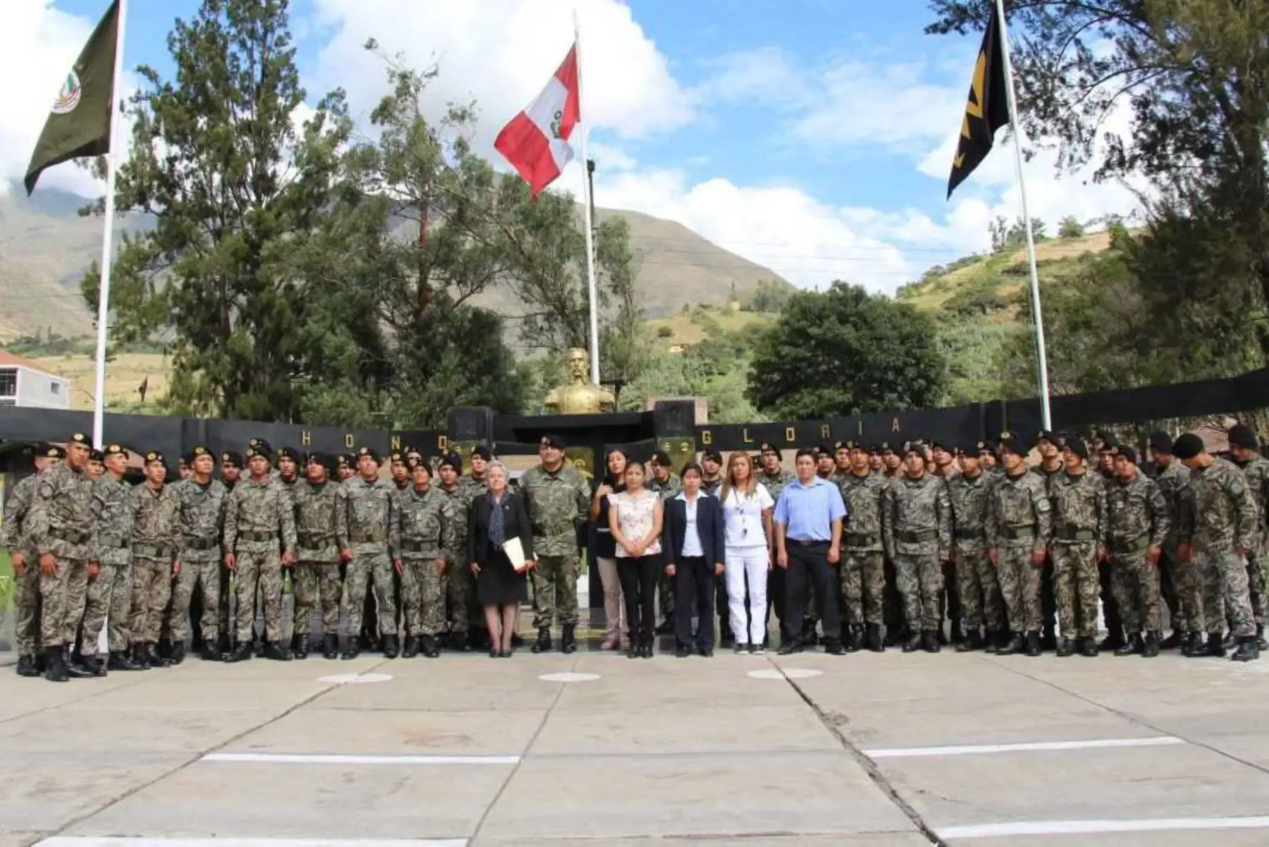 El Ministerio de Salud, a través del Instituto Nacional de Salud (INS), capacitará durante este año a un total de 180 jóvenes del servicio militar voluntario en temas de salud pública, especialmente en brotes epidémicos, emergencias y desastres.