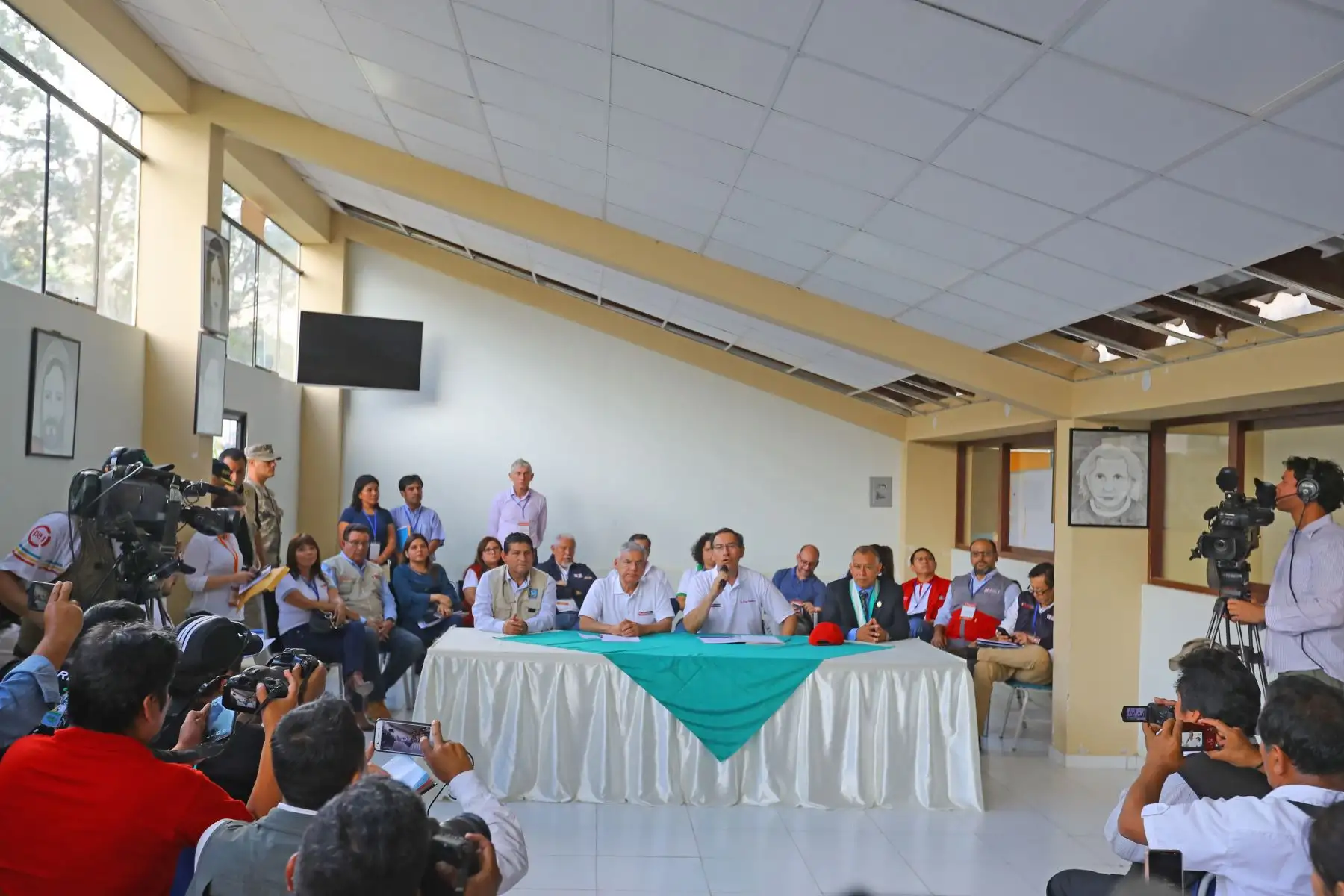 Presidente Martín Vizcarra, junto al presidente de la Presidencia del Consejo de Ministros del Perú, César Villanueva, ofrece conclusiones al finalizar el Muni Ejecutivo Extraordinario en Huánuco.Foto: ANDINA/Prensa Presidencia