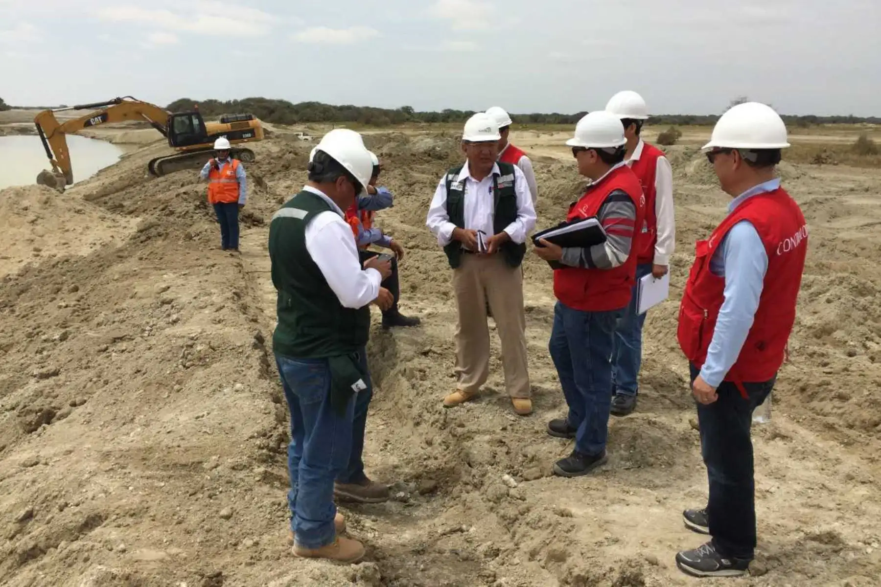 La Contraloría General de la República identificó tres situaciones adversas que pondría en riesgo los trabajos de descolmatación del cauce del río Piura, en los sectores de Tambogrande, Curvan y Malingas, ubicado en la provincia y región Piura, dentro del plan de Reconstrucción con Cambios.