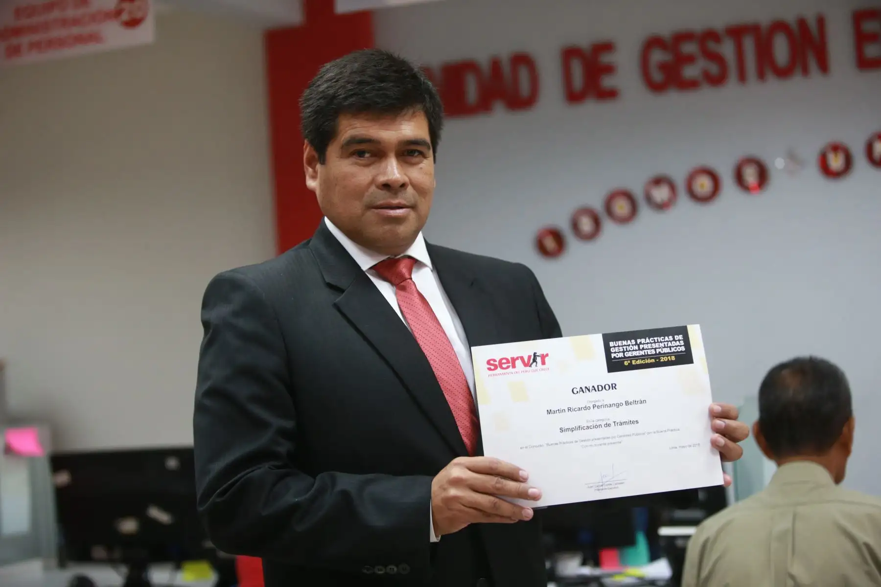 Martín Perinango Beltrán es gerente público de la UGEL 04 está convencido de que a los universitarios hay que enseñarles que los mejores deben trabajar en el Estado. ANDINA/Jhony Laurente