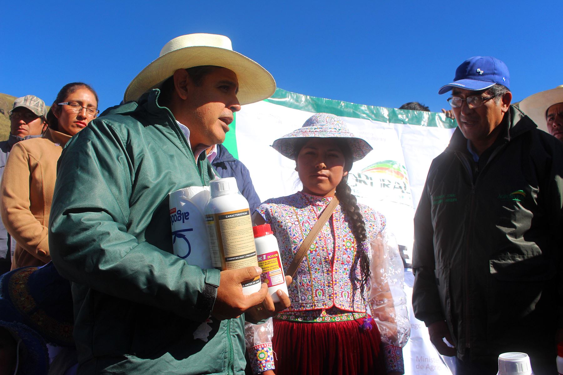 Minagri entrega kits veterinarios a familias ganaderas de Arequipa. ANDINA/Difusión