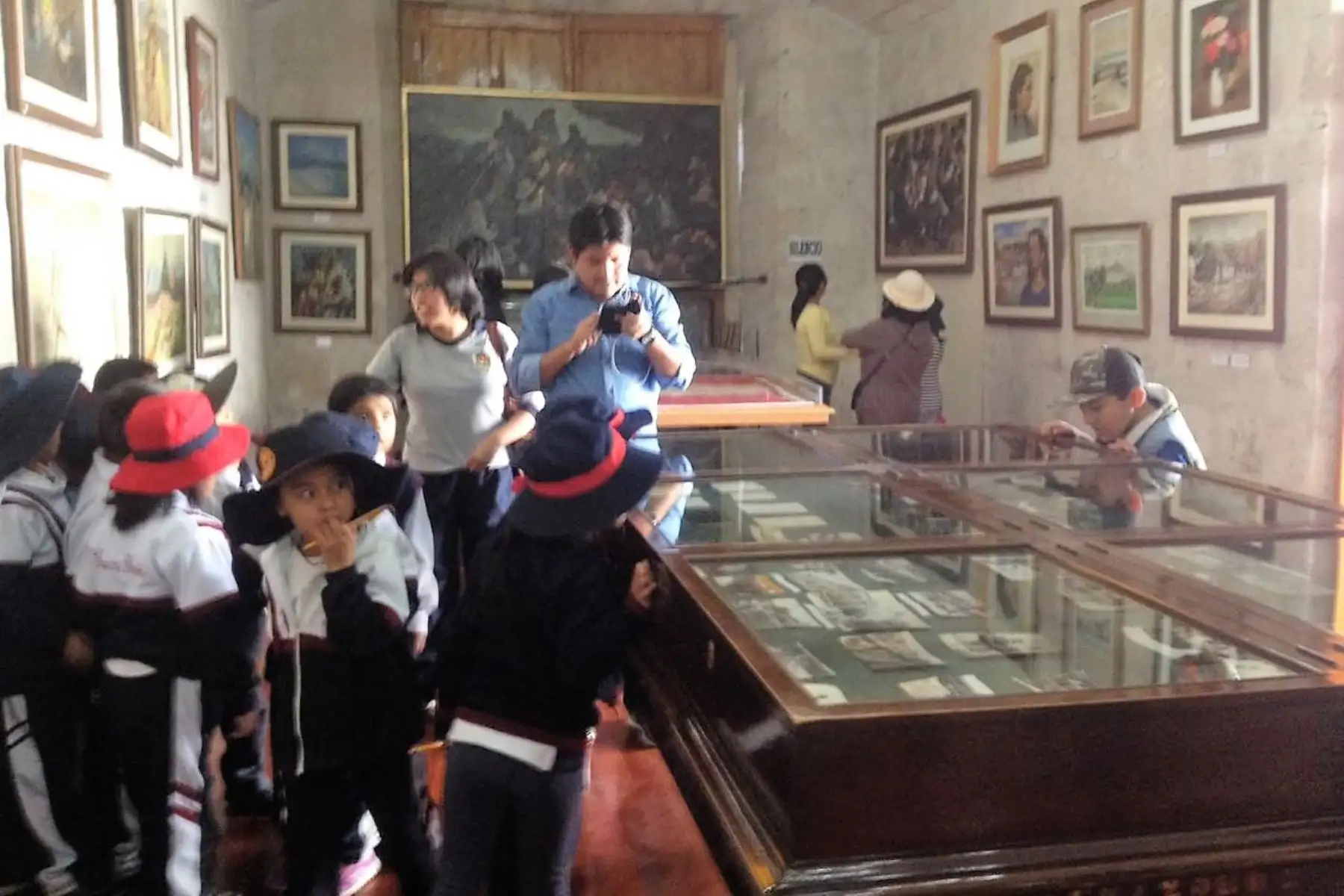 Arequipeños visitan diversos recintos culturales por el Día Internacional de los Museos. ANDINA