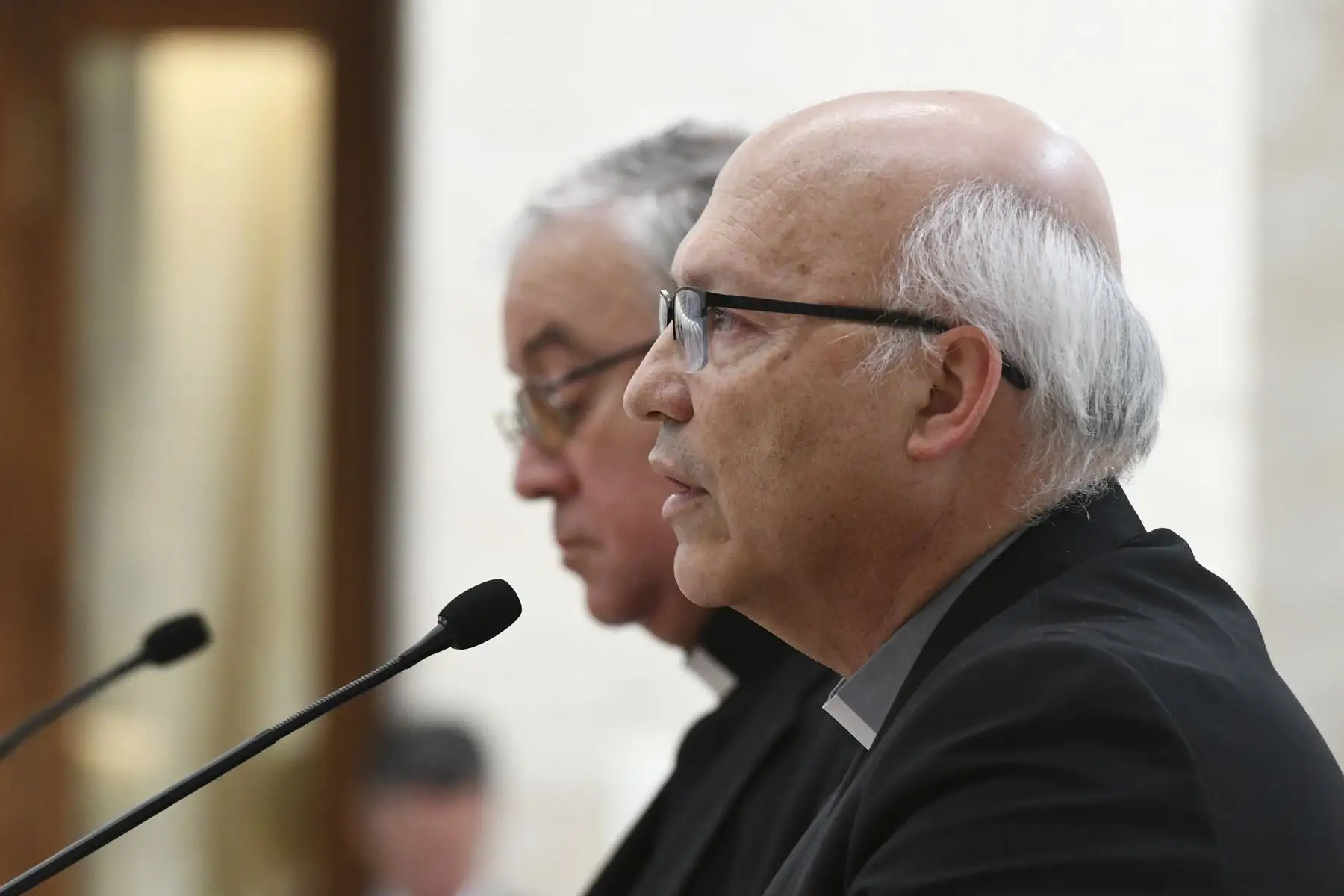 Los obispos chilenos pusieron sus cargos a disposición del papa Francisco tras los escándalos de abusos sexuales cometidos por religiosos en su país.        Foto: AFP