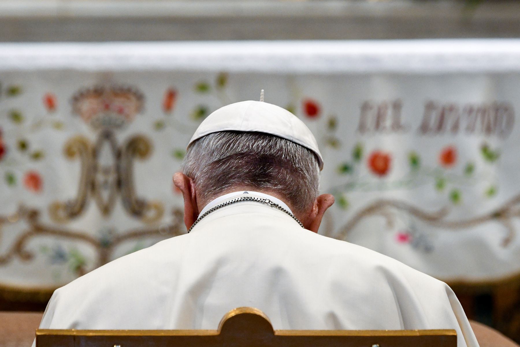 Los obispos chilenos pusieron sus cargos a disposición del papa Francisco tras los escándalos de abusos sexuales cometidos por religiosos en su país.        Foto: AFP
