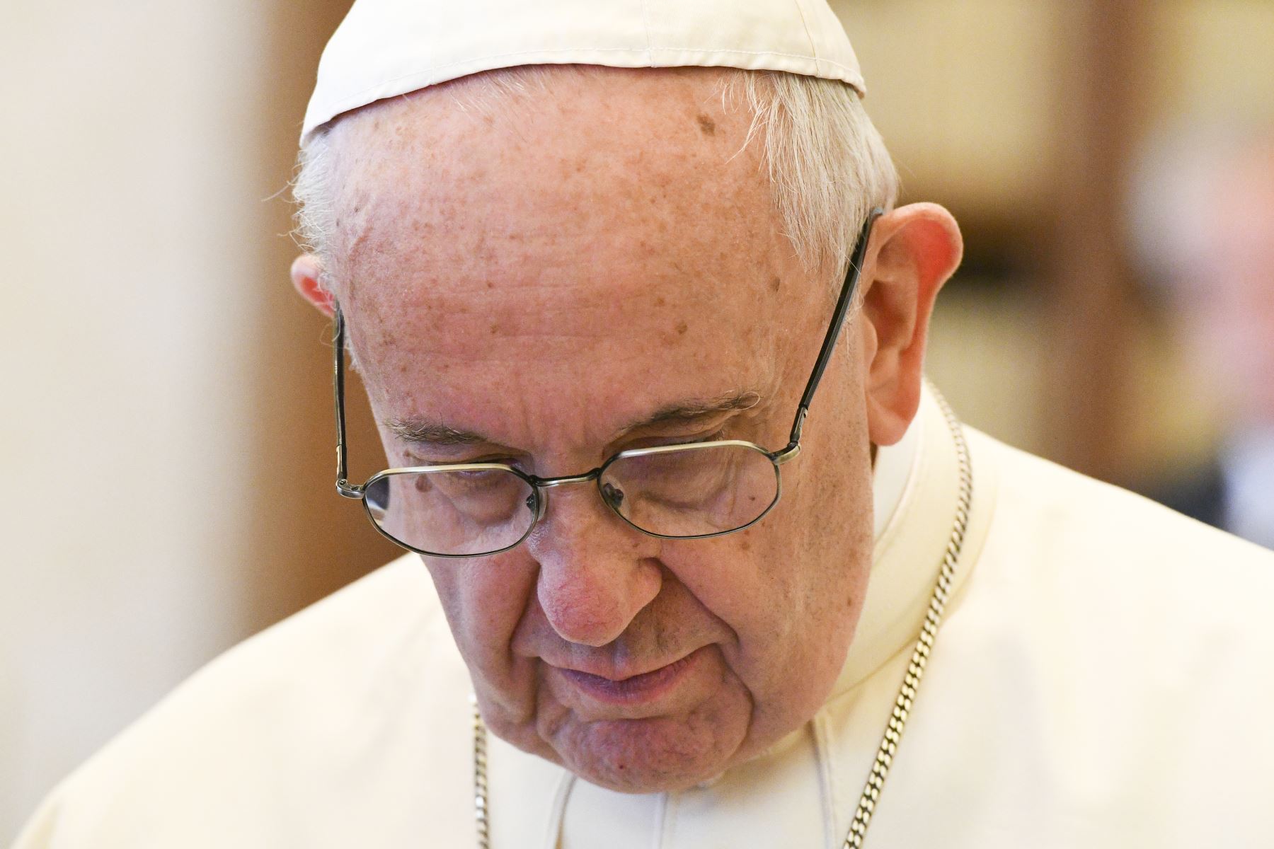 Los obispos chilenos pusieron sus cargos a disposición del papa Francisco tras los escándalos de abusos sexuales cometidos por religiosos en su país.        Foto: AFP