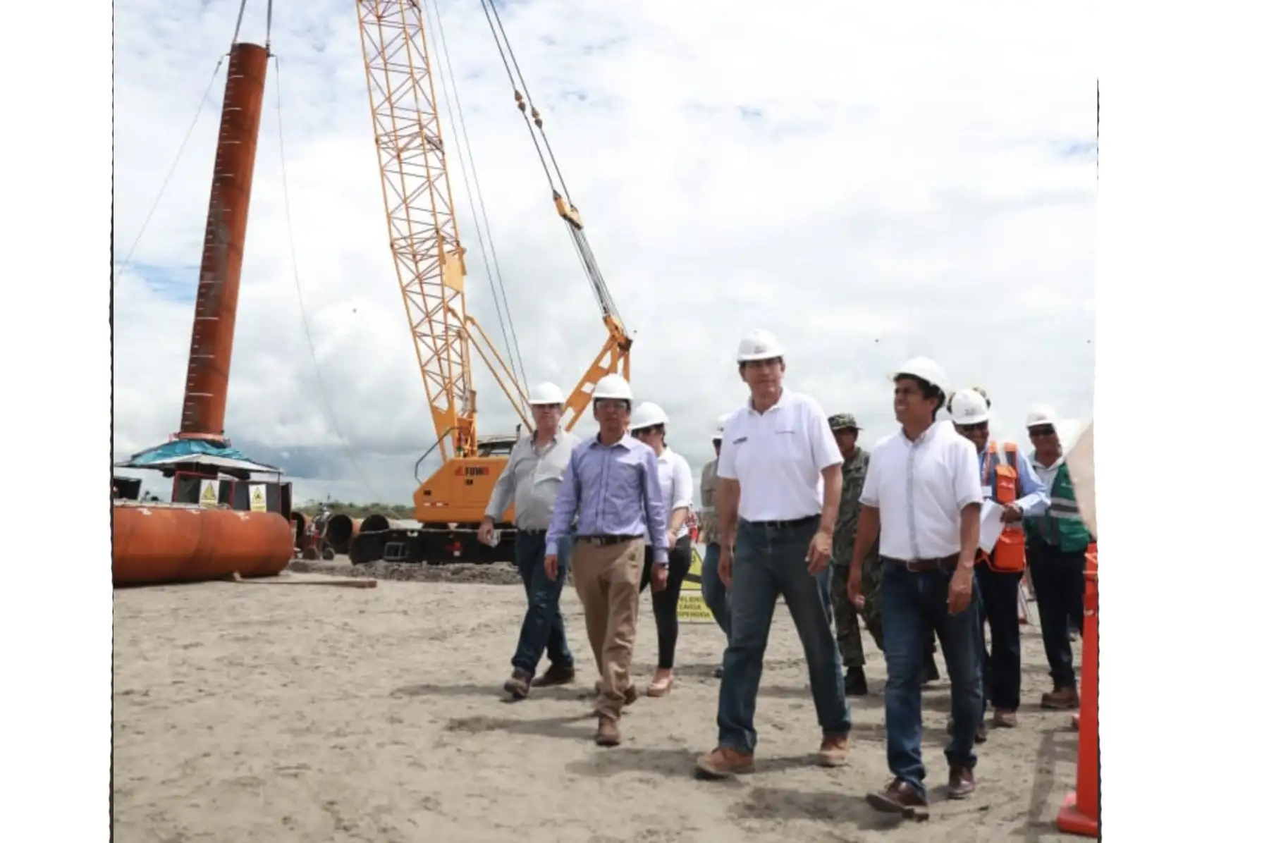 El presidente Martín Vizcarra inspecciona trabajos de construcción del puente Nanay, obra de 320 m de longitud que será un importante punto de conexión regional loreto. Foto:ANDINA/Prensa Presidencia