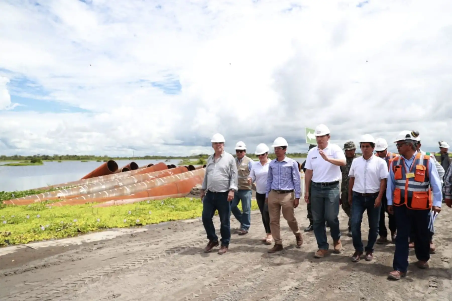 El presidente Martín Vizcarra inspecciona trabajos de construcción del puente Nanay, obra de 320 m de longitud que será un importante punto de conexión regional loreto. Foto:ANDINA/Prensa Presidencia