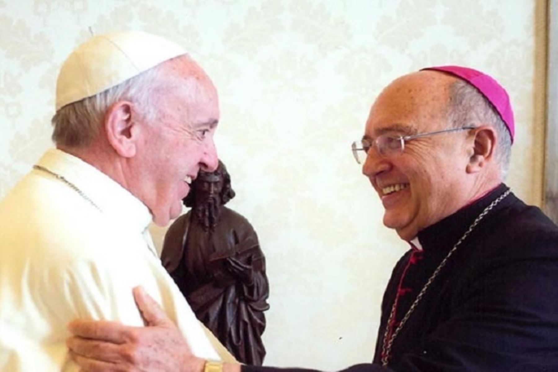 El cardenal Juan Luis Cipriani, arzobispo de Lima, celebró desde Madrid la futura designación de Barreto y refirió que se trata de un reconocimiento a la Iglesia peruana.
